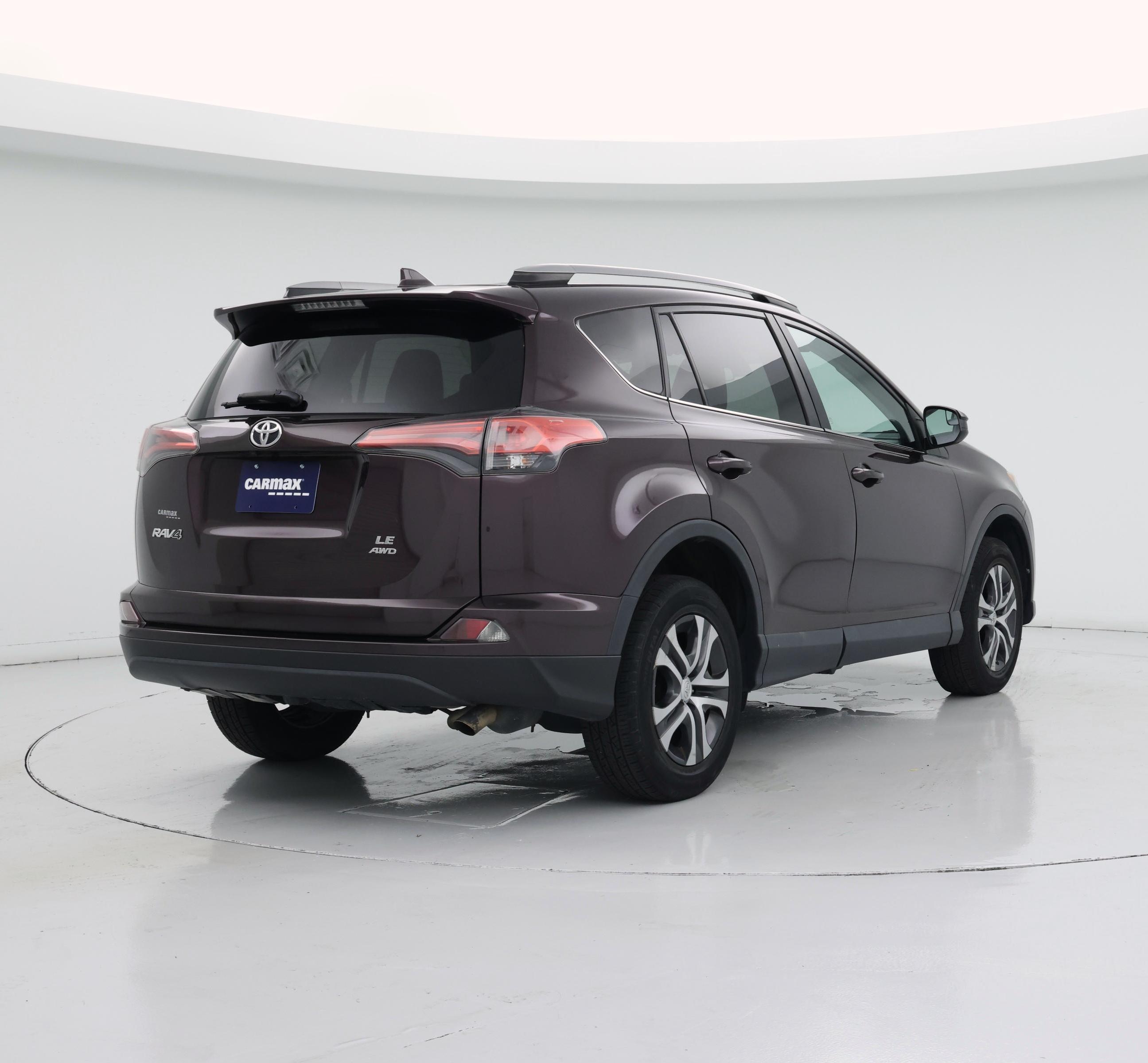 Thumbnail: 2017 Toyota RAV4 - 8