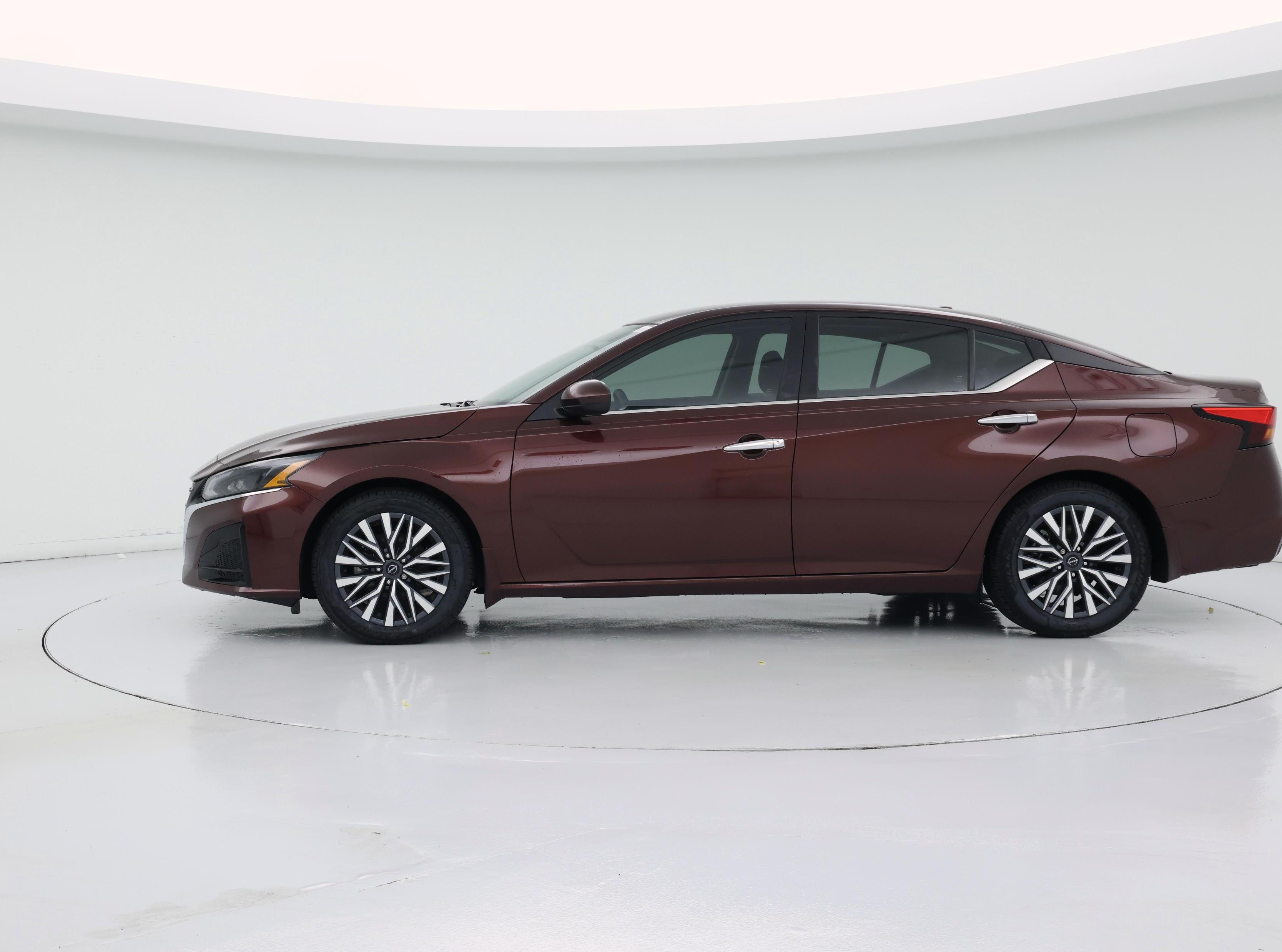 Thumbnail: 2023 Nissan Altima - 3