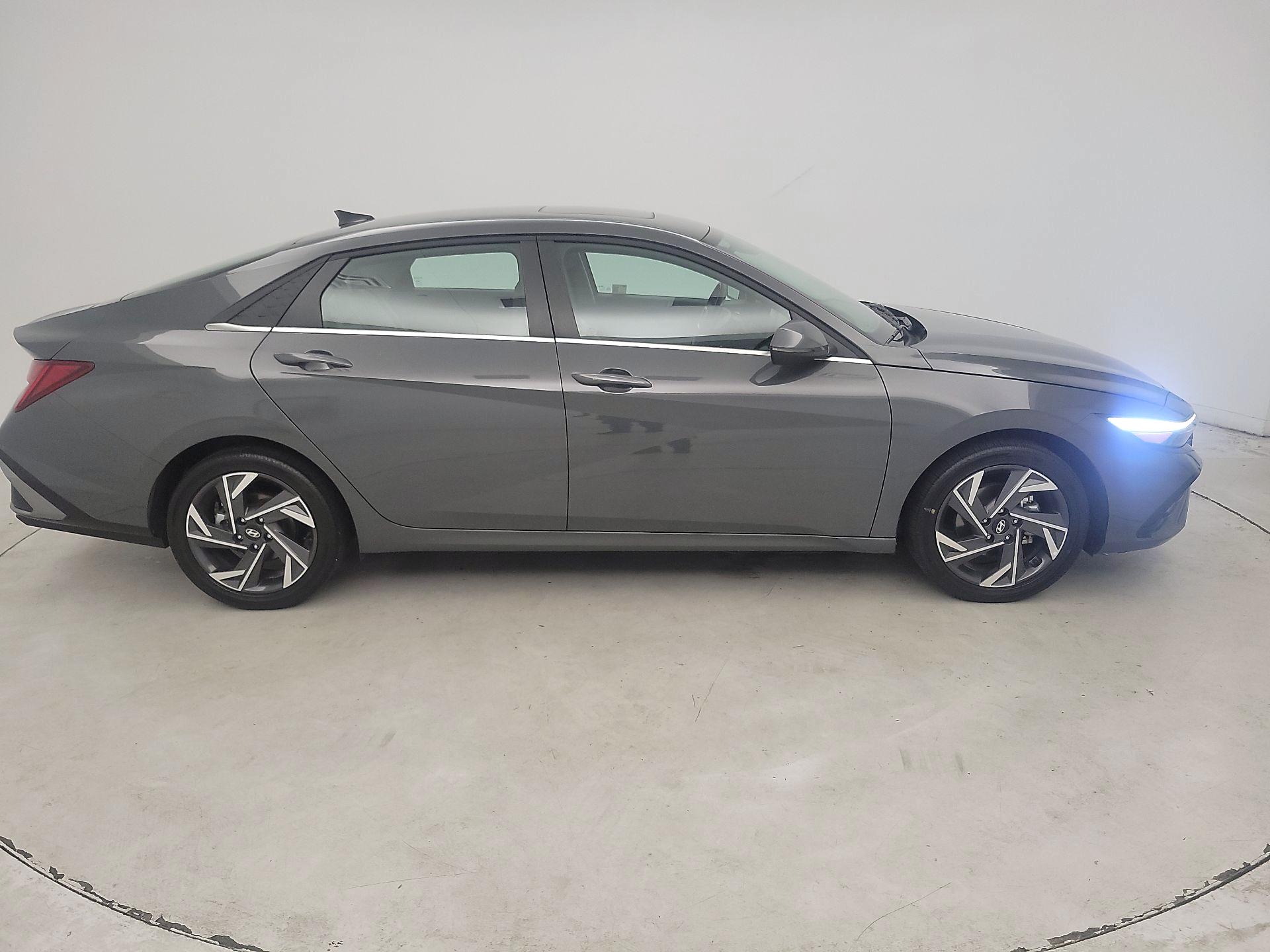 Thumbnail: 2025 Hyundai Elantra - 4