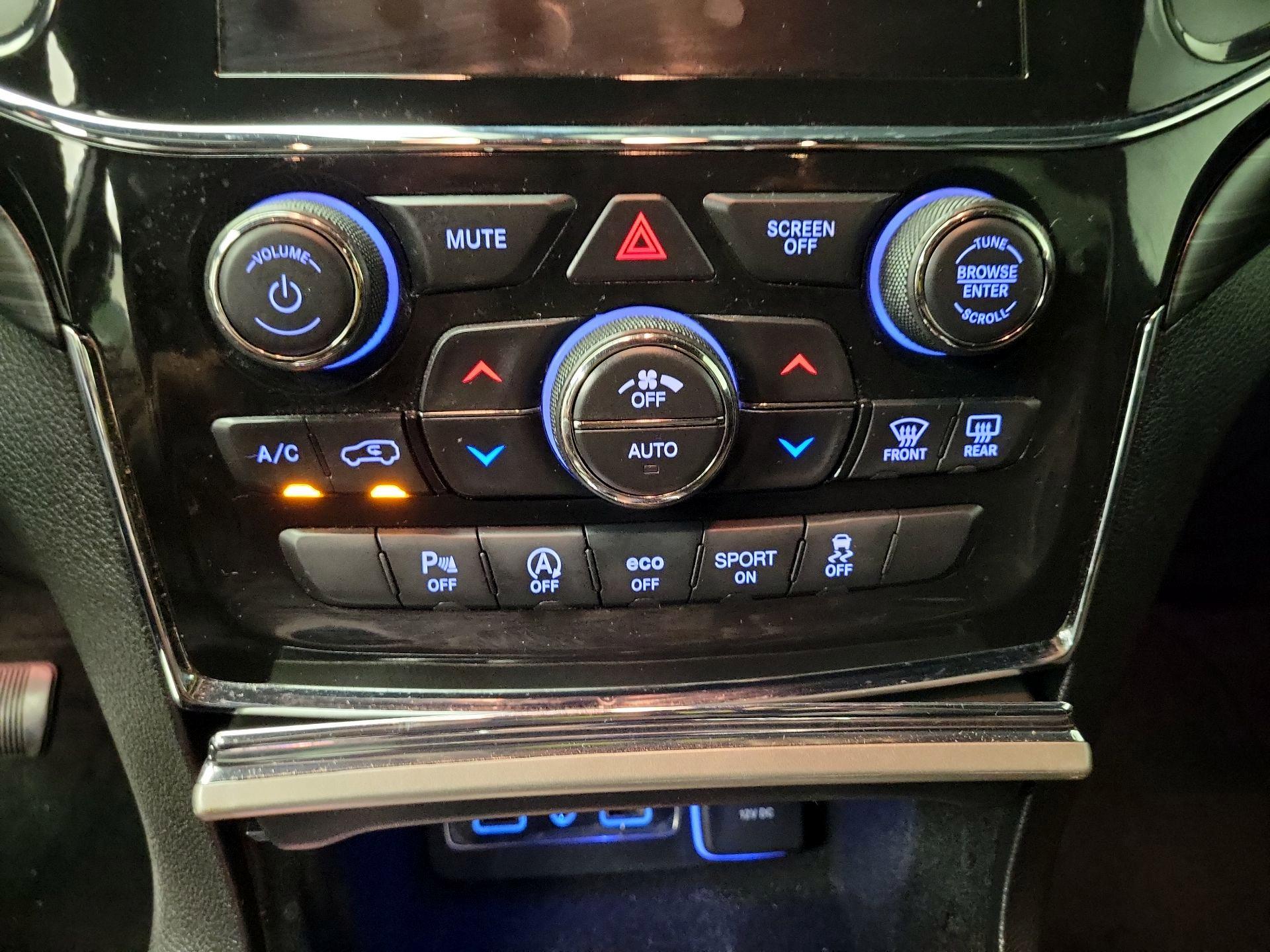 Thumbnail: 2022 Jeep Grand Cherokee - 17