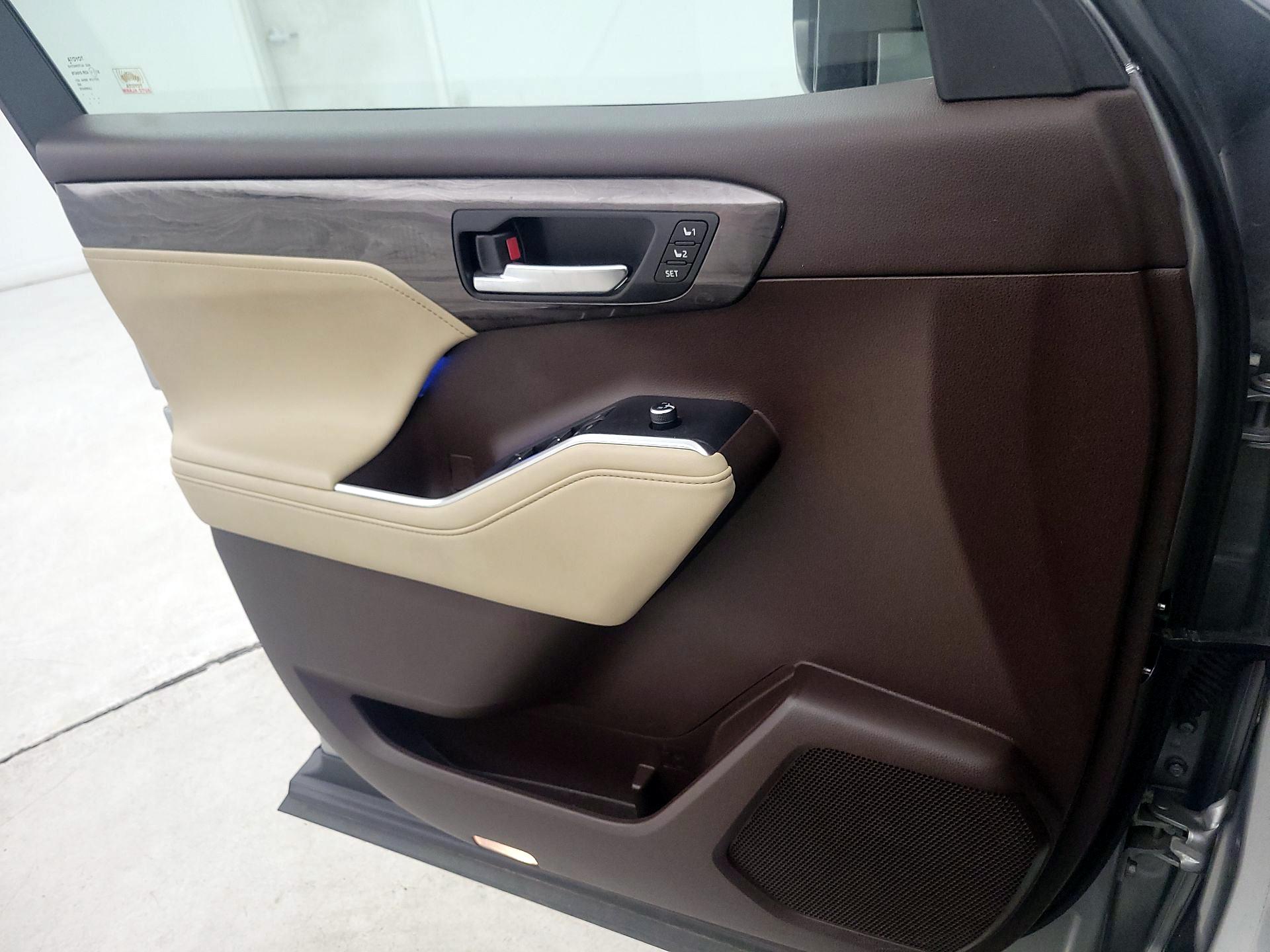 Thumbnail: 2020 Toyota Highlander - 10