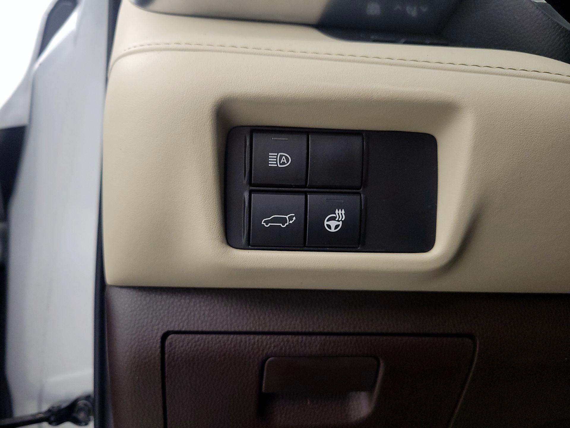 Thumbnail: 2020 Toyota Highlander - 11