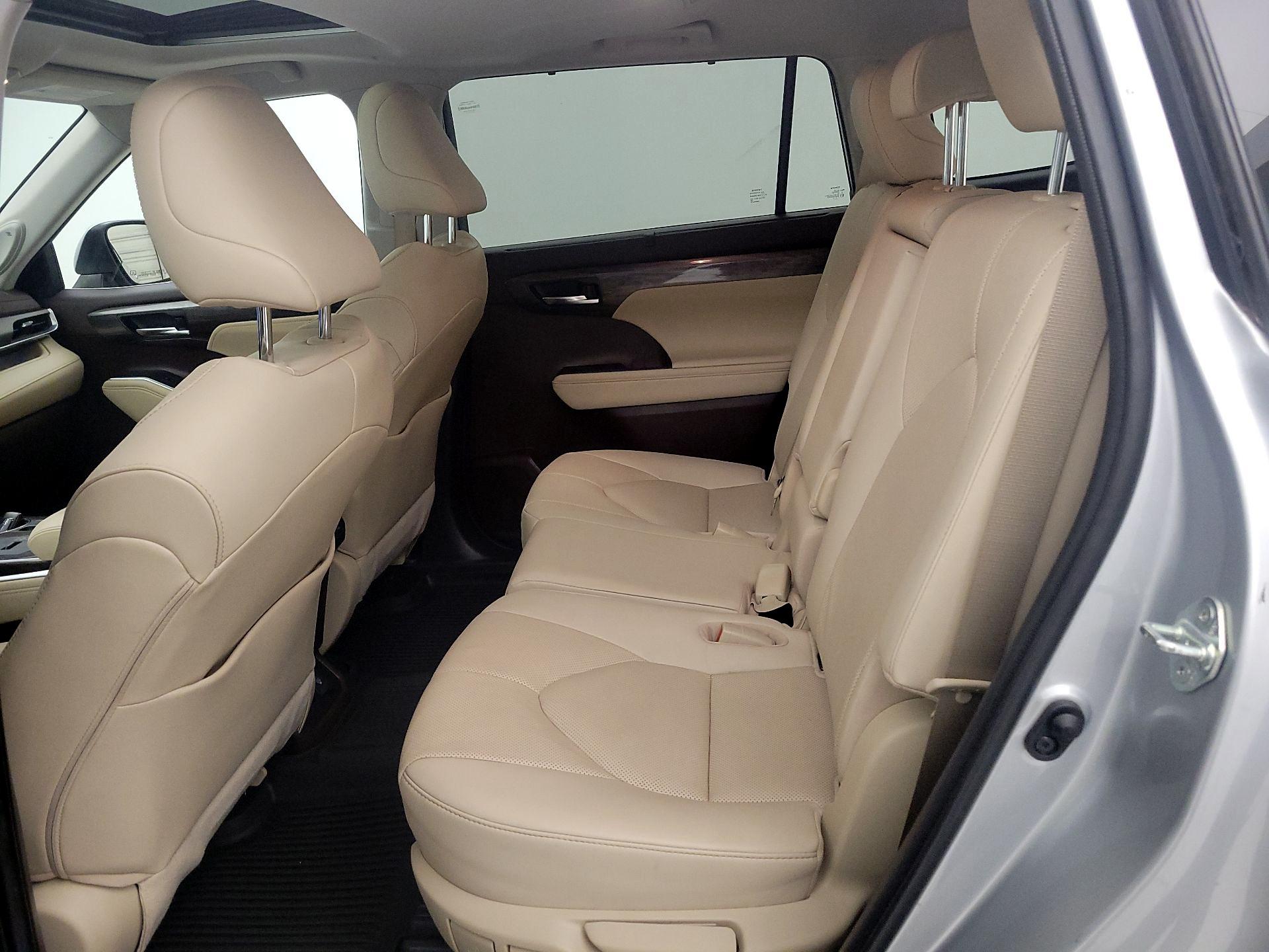 Thumbnail: 2020 Toyota Highlander - 18