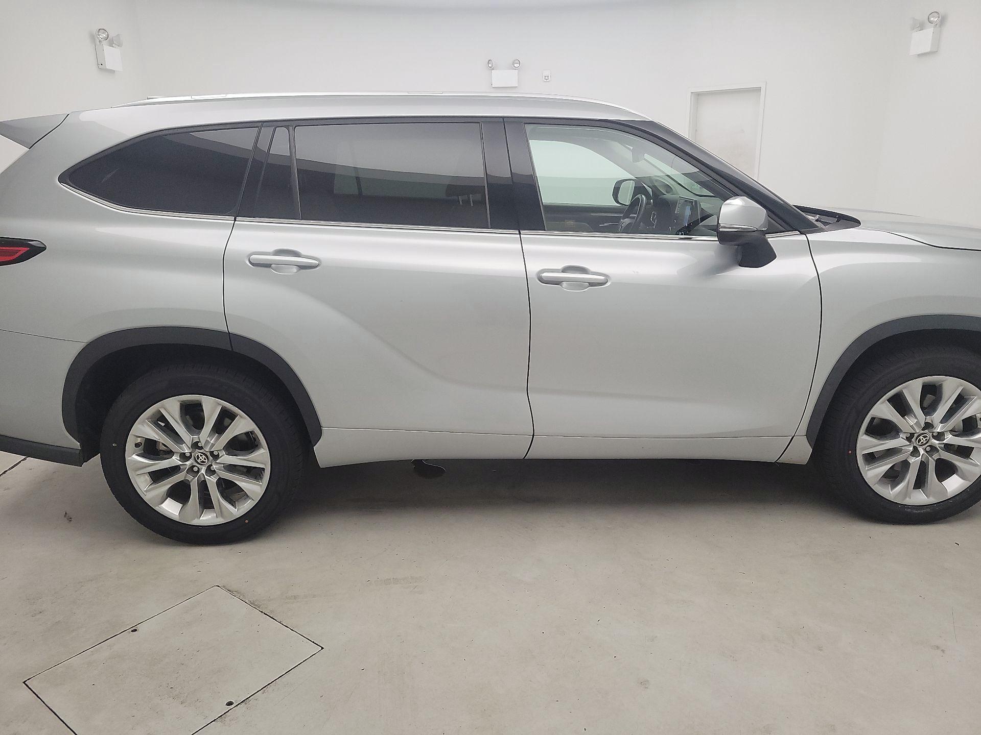 Thumbnail: 2020 Toyota Highlander - 4