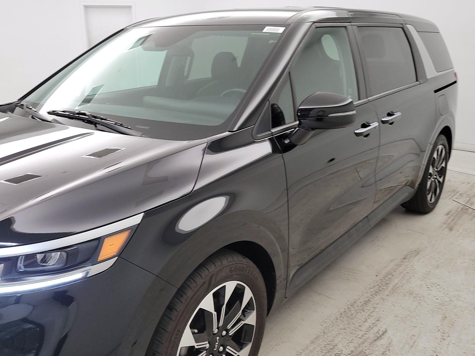 Thumbnail: 2024 Kia Carnival - 3