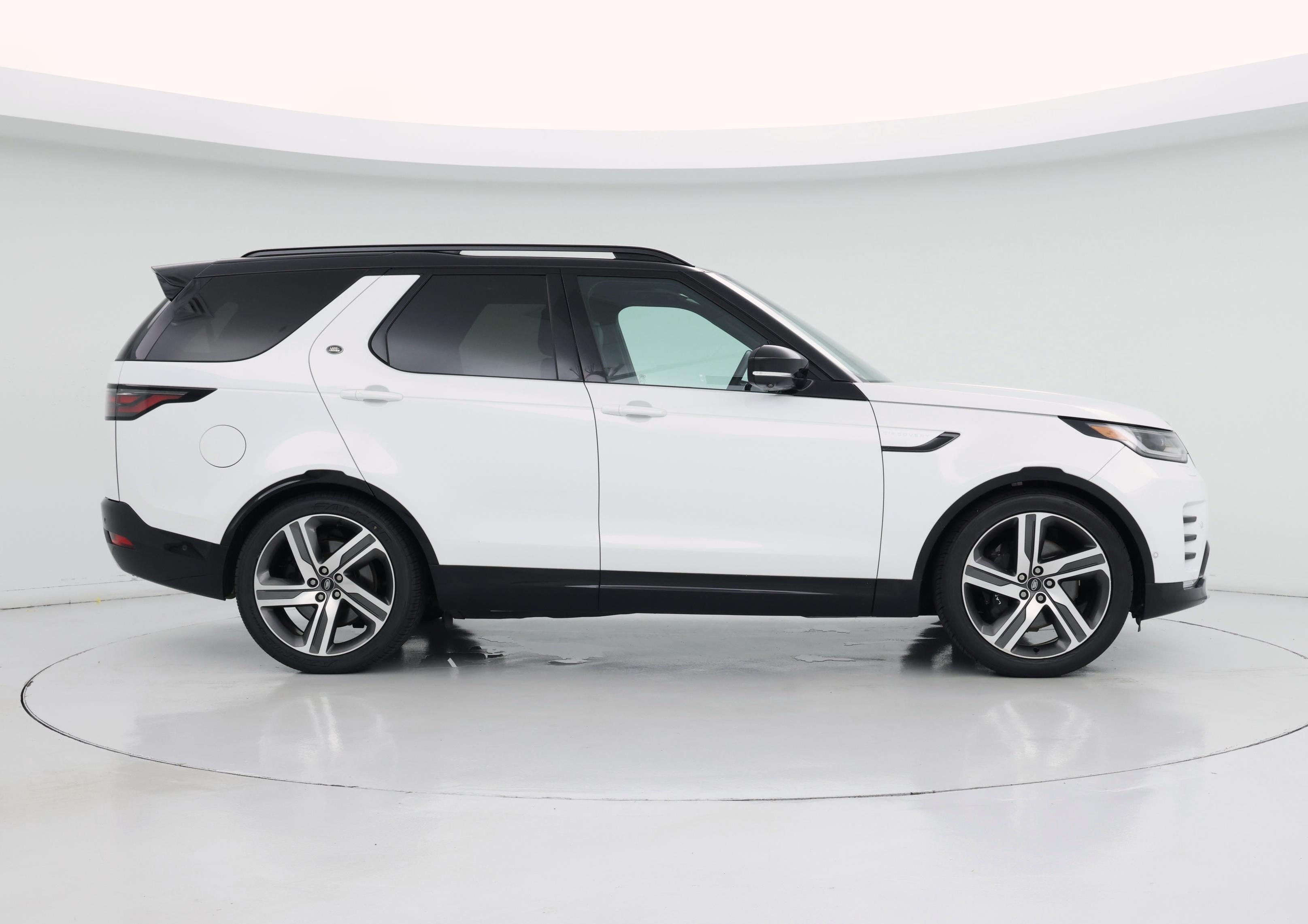 Thumbnail: 2023 Land Rover Discovery - 7