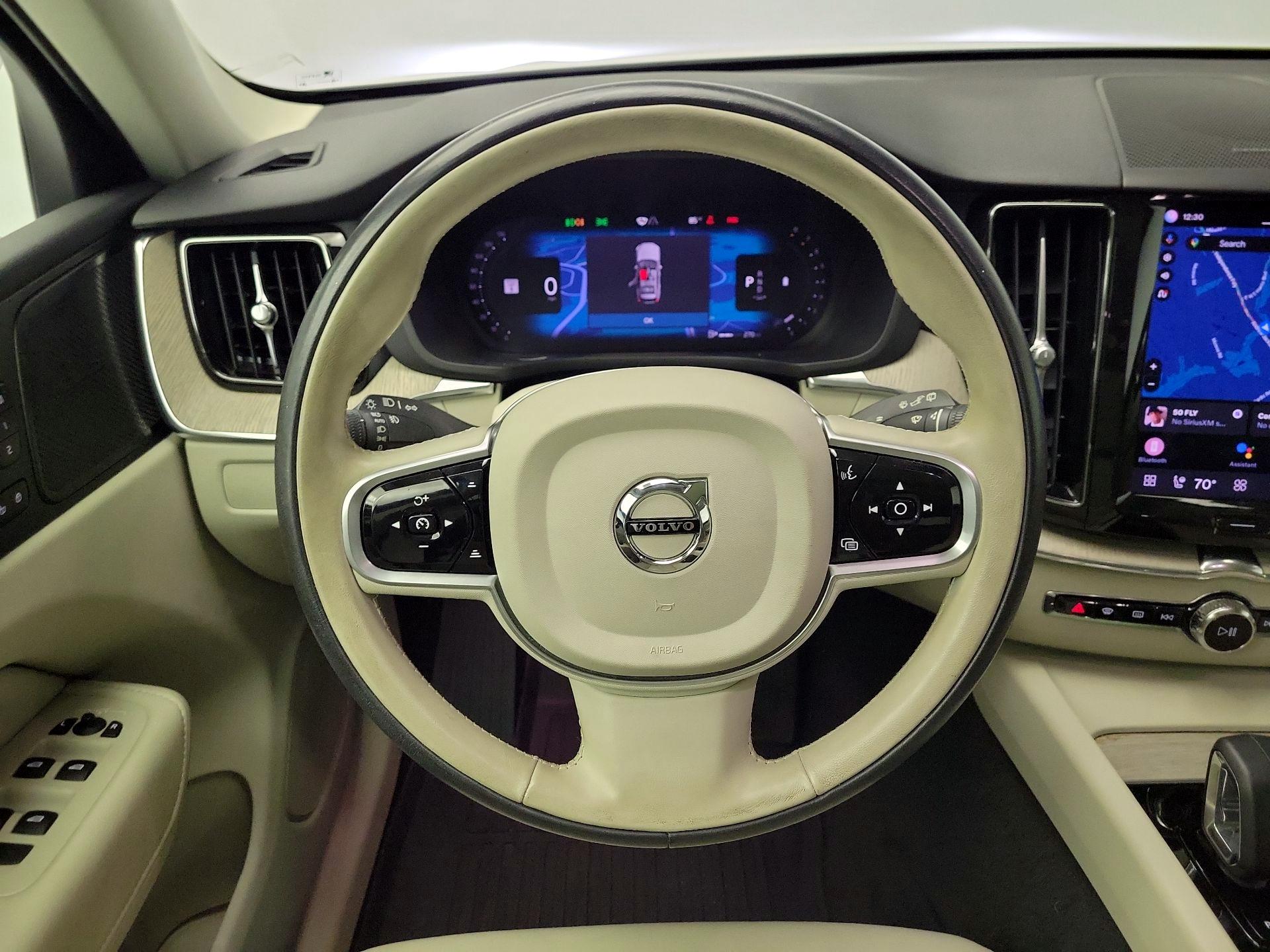 Thumbnail: 2023 Volvo XC60 - 10