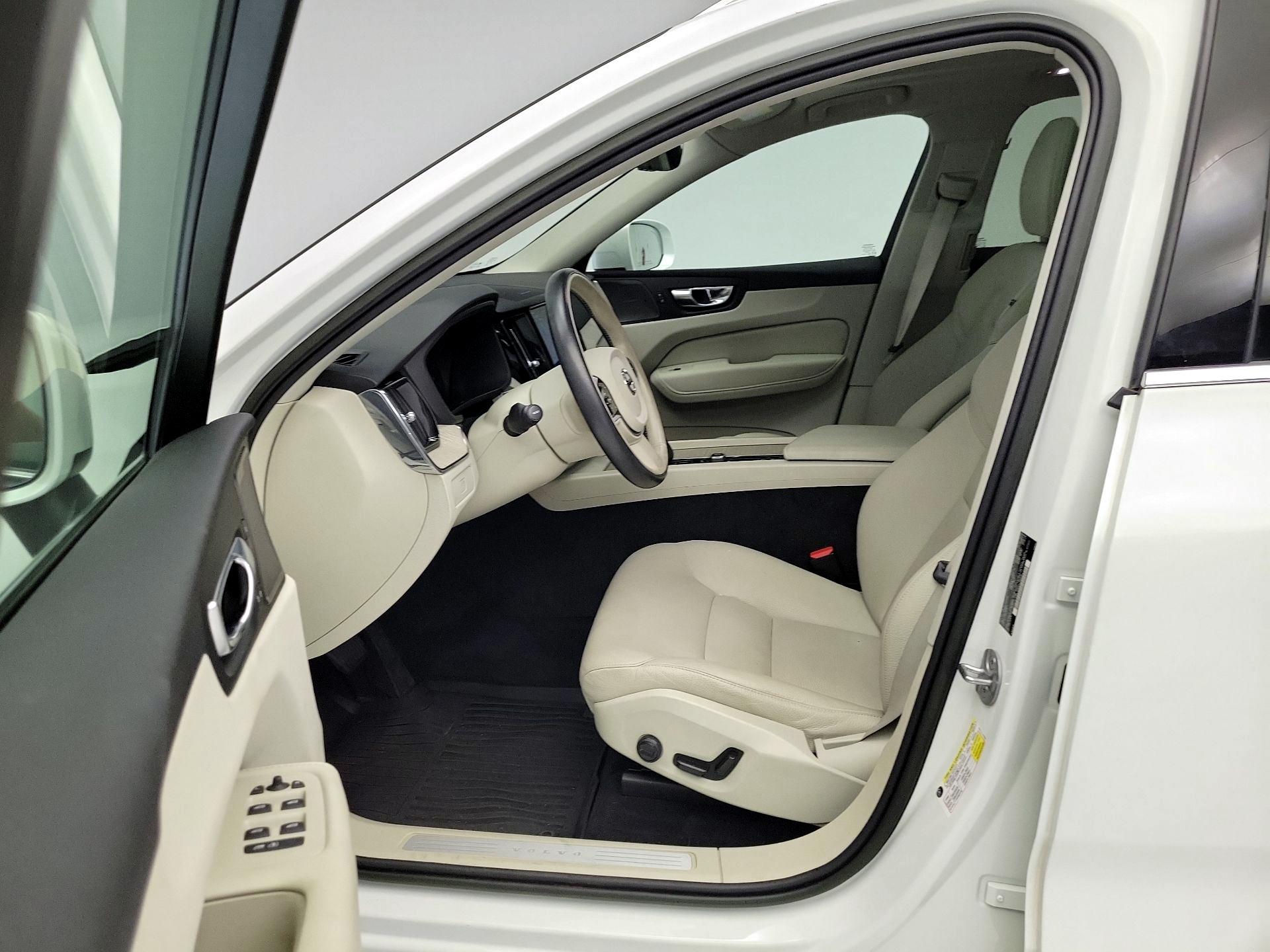 Thumbnail: 2023 Volvo XC60 - 11