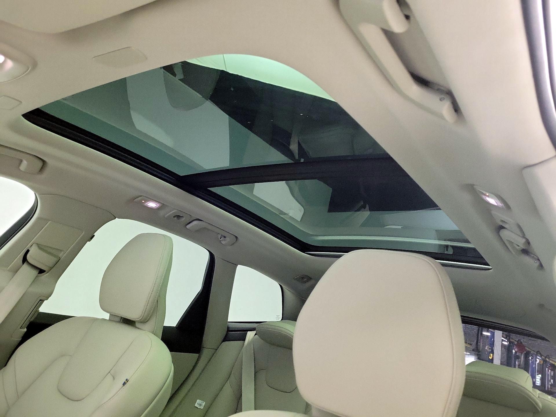 Thumbnail: 2023 Volvo XC60 - 20
