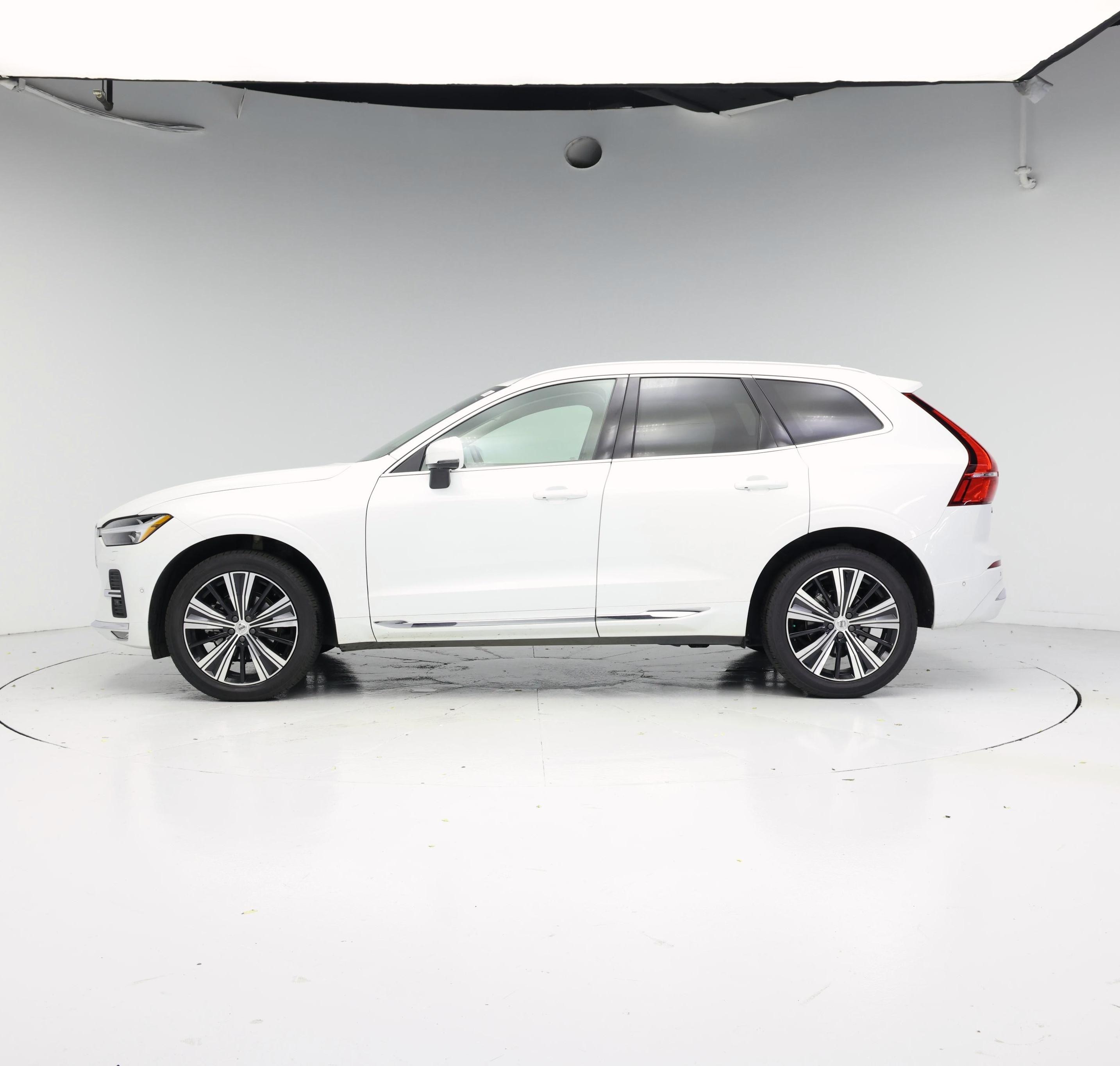 Thumbnail: 2023 Volvo XC60 - 3