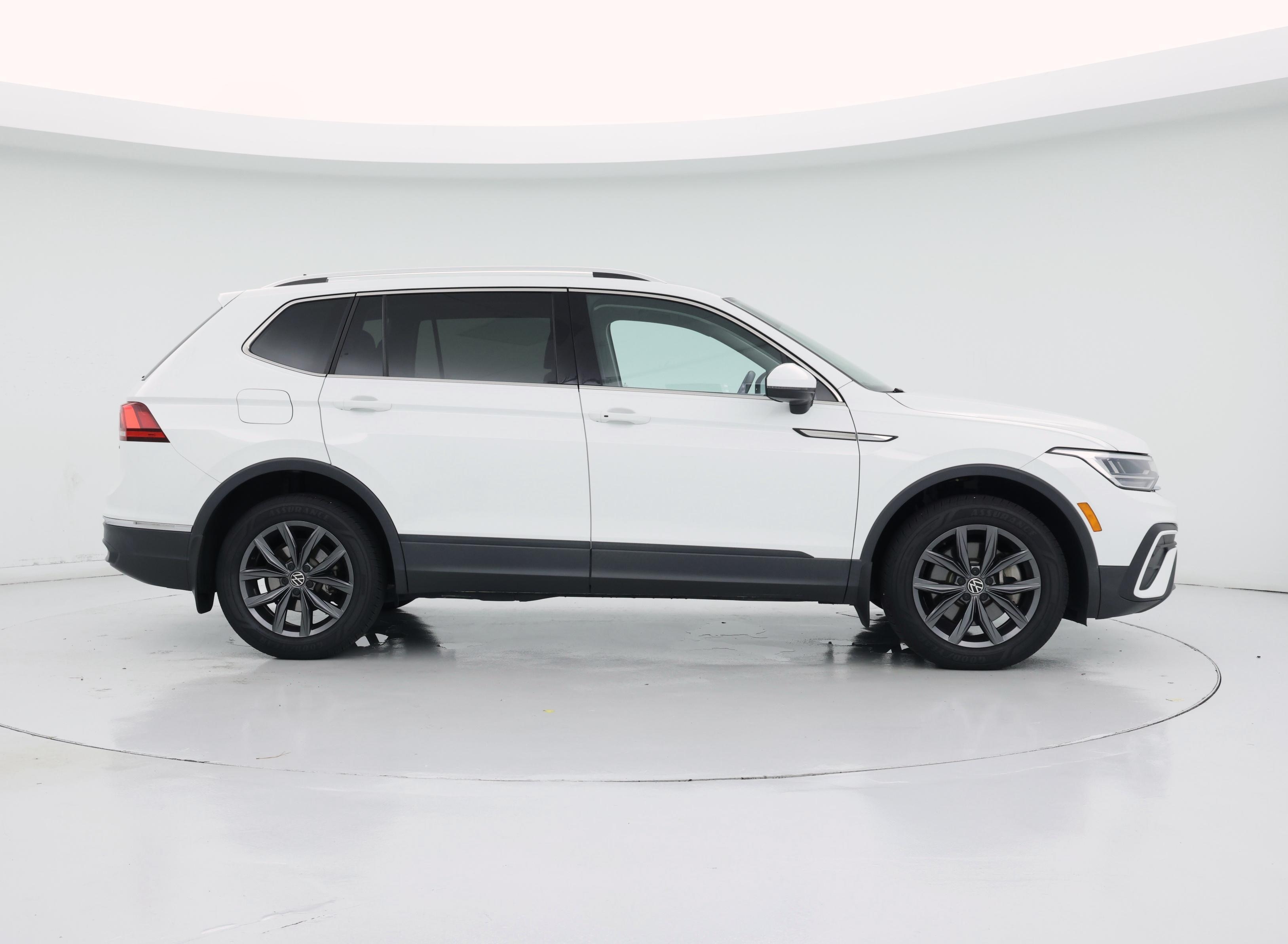 Thumbnail: 2022 Volkswagen Tiguan - 7
