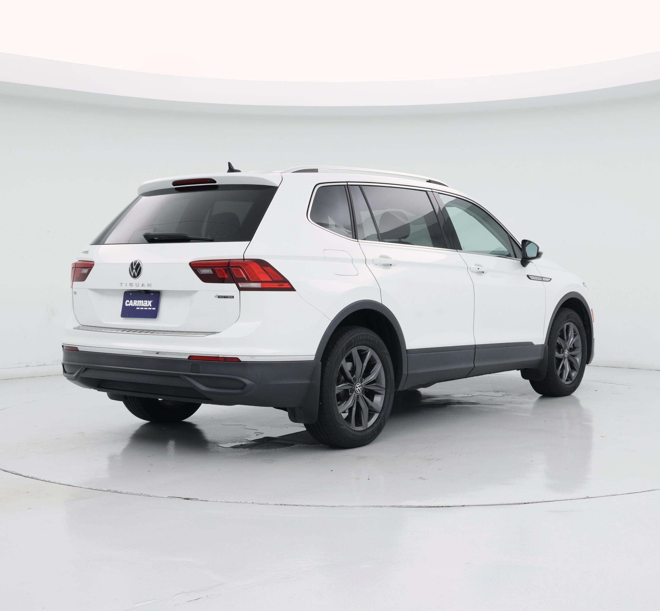 Thumbnail: 2022 Volkswagen Tiguan - 8