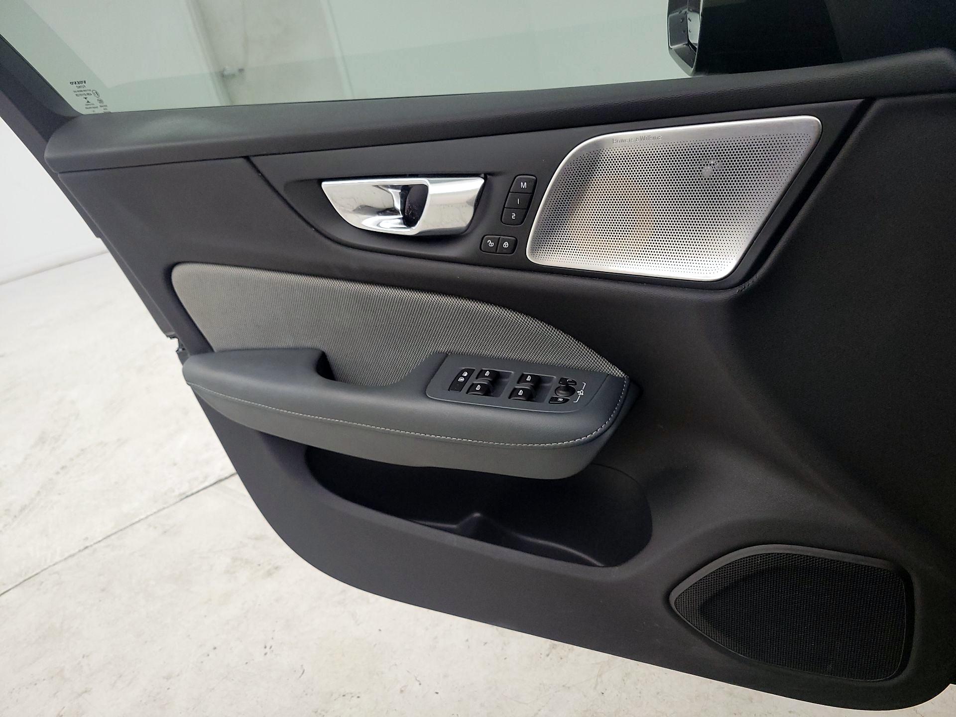 Thumbnail: 2020 Volvo S60 - 10