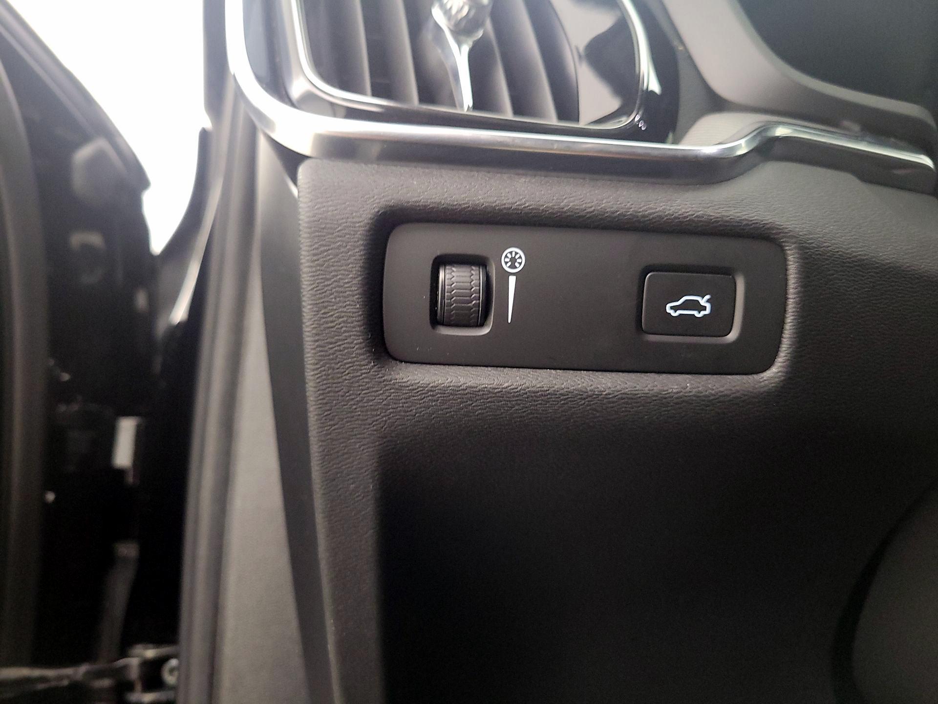 Thumbnail: 2020 Volvo S60 - 11
