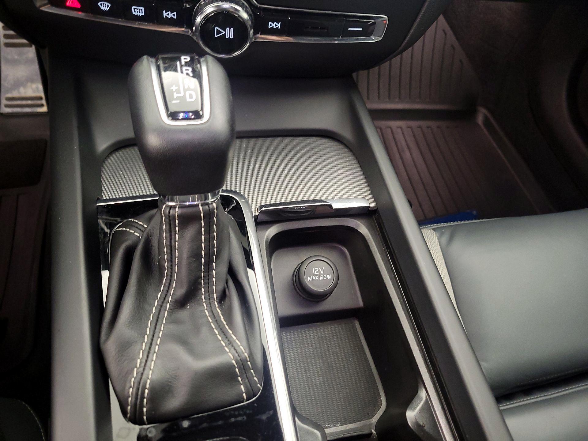 Thumbnail: 2020 Volvo S60 - 15