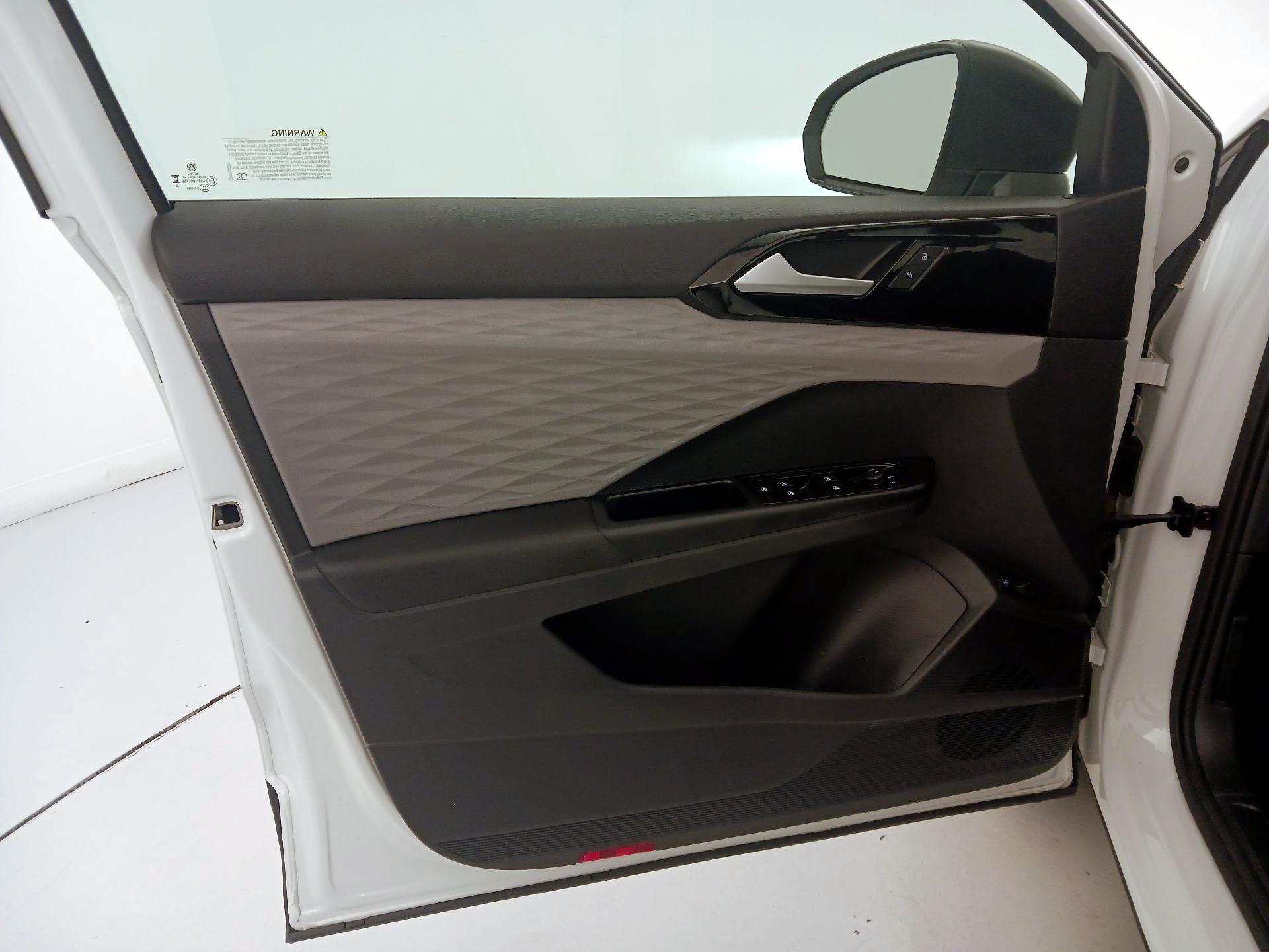 Thumbnail: 2023 Volkswagen Taos - 12