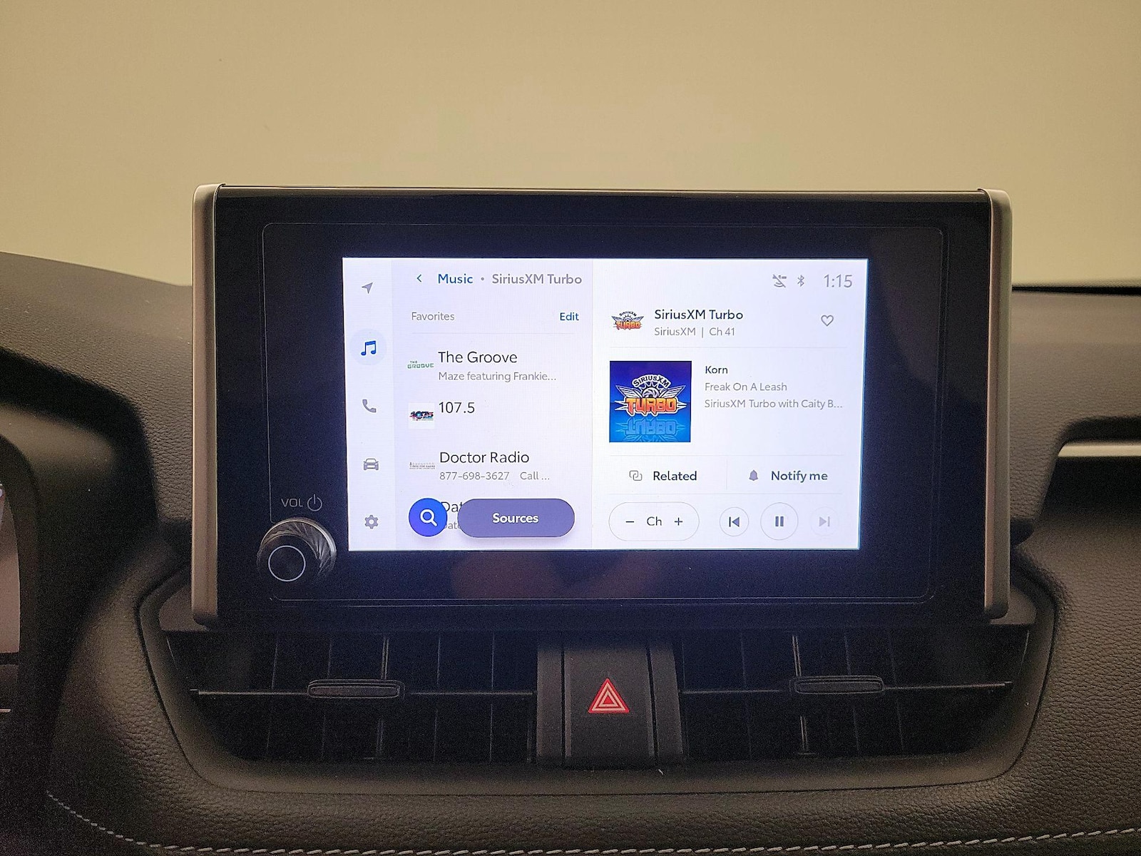 2025 Toyota RAV4 XLE - Photo 16