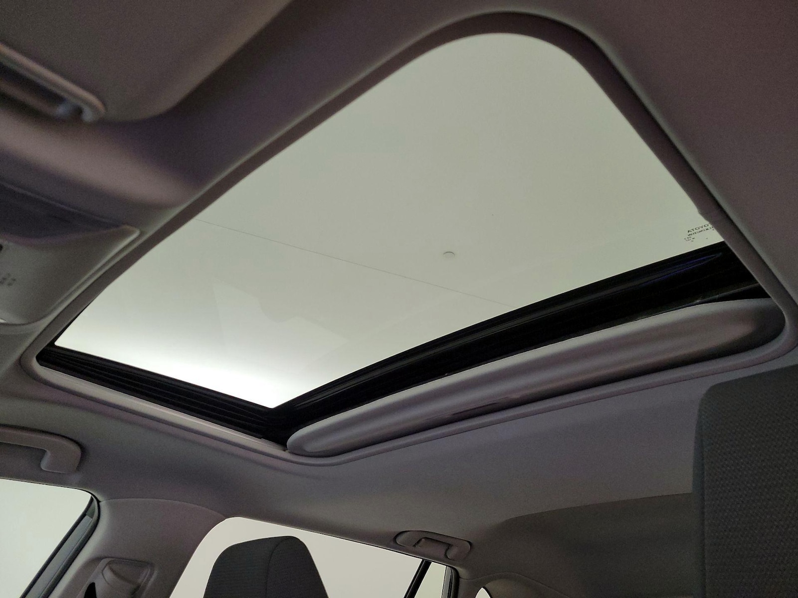2025 Toyota RAV4 XLE - Photo 20