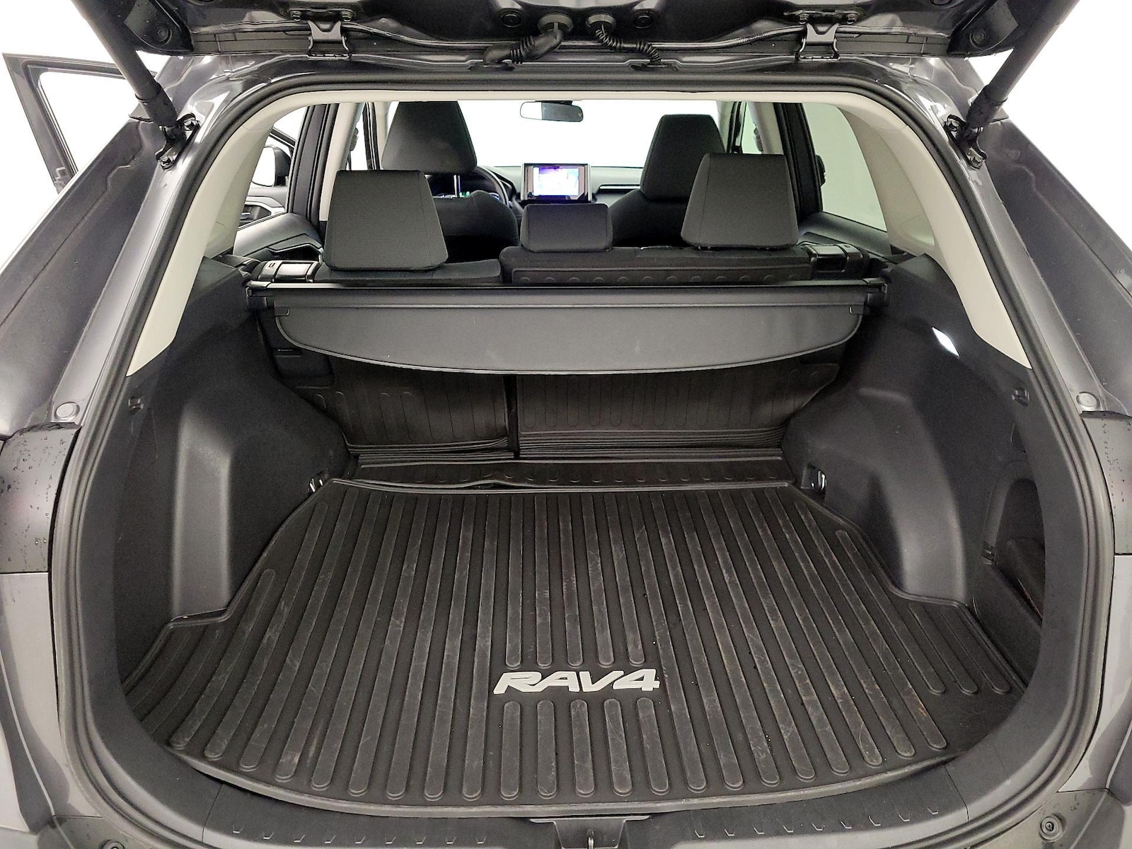 2025 Toyota RAV4 XLE - Photo 22