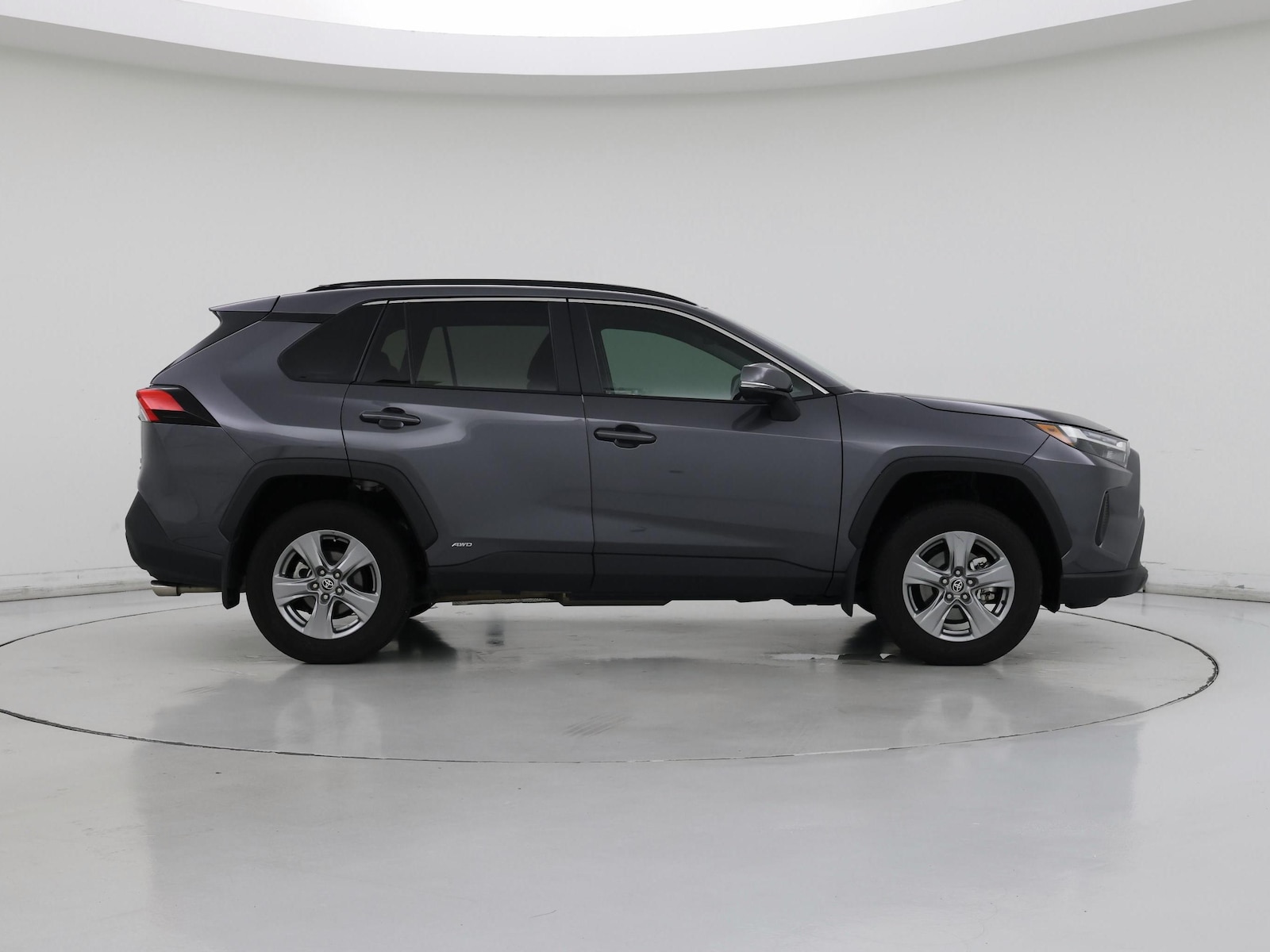 2025 Toyota RAV4 XLE - Photo 8