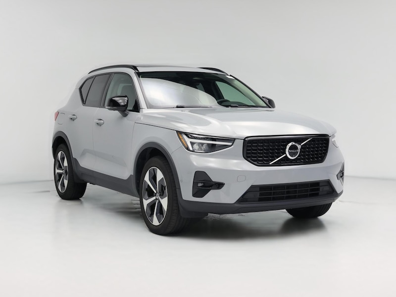 2024 Volvo XC40 B5 Core Dark Theme