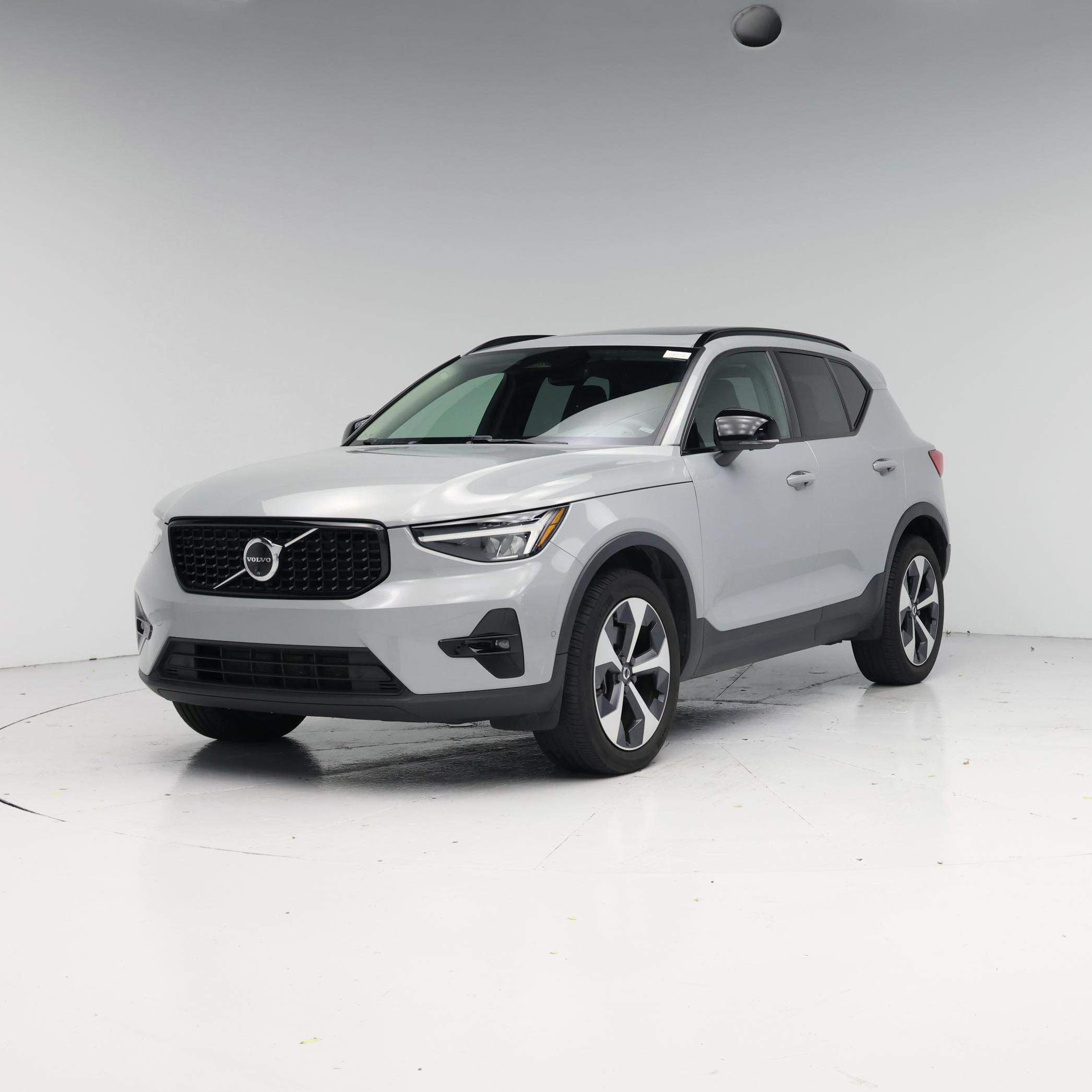 Thumbnail: 2024 Volvo XC40 - 4