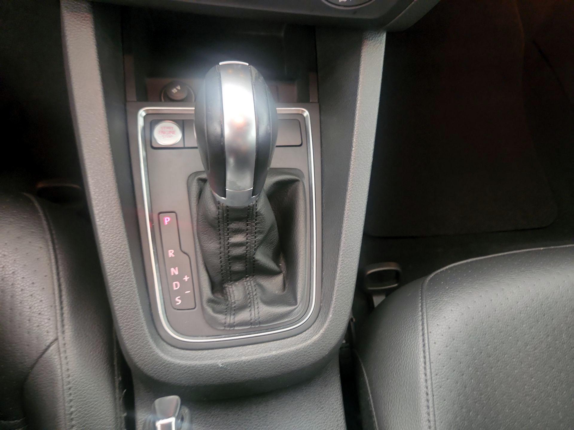 Thumbnail: 2015 Volkswagen Jetta - 18