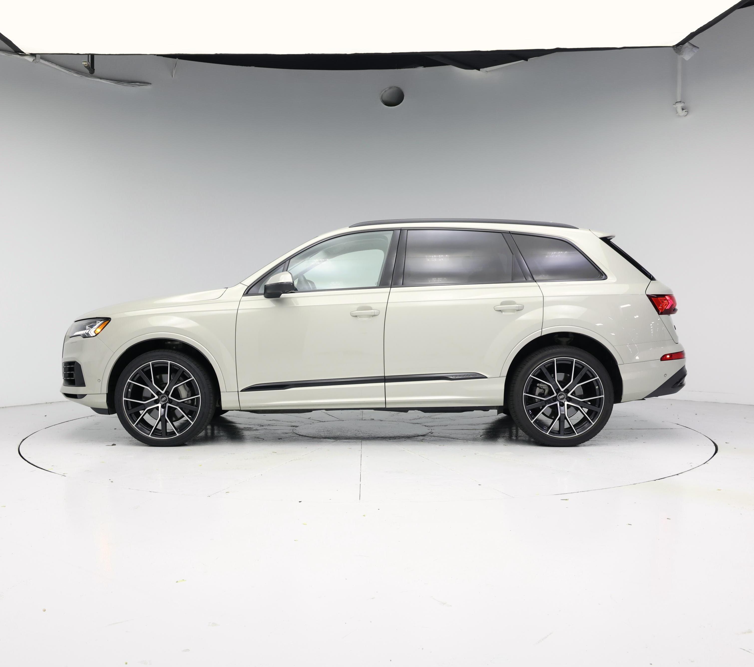 Thumbnail: 2022 Audi Q7 - 3