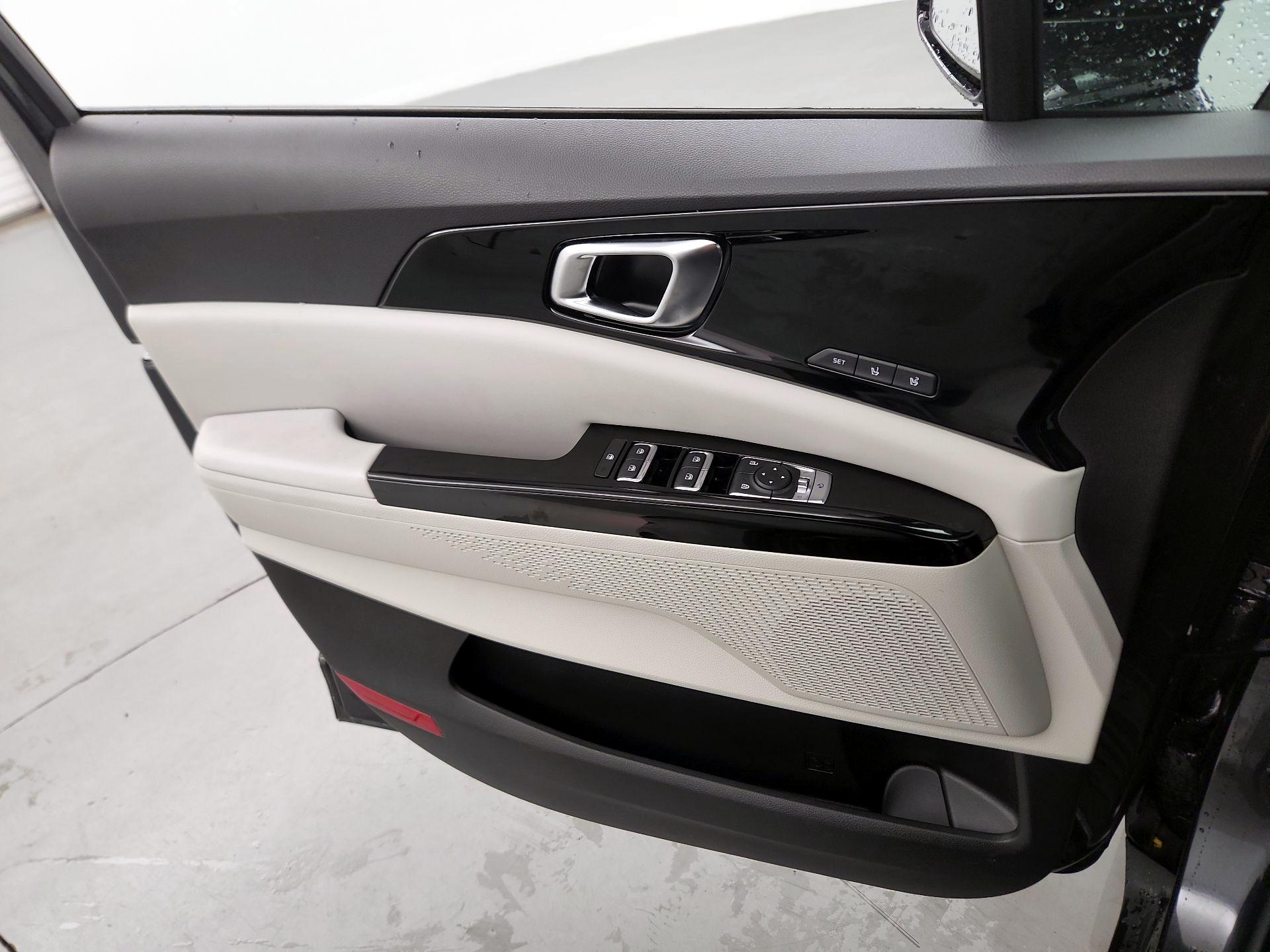 Thumbnail: 2023 Kia Carnival - 12