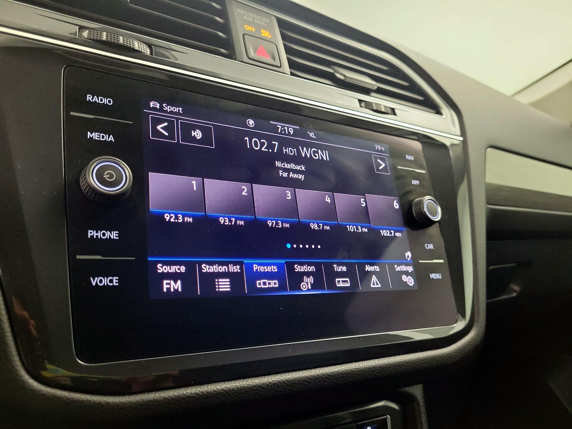 Thumbnail: 2021 Volkswagen Tiguan - 16