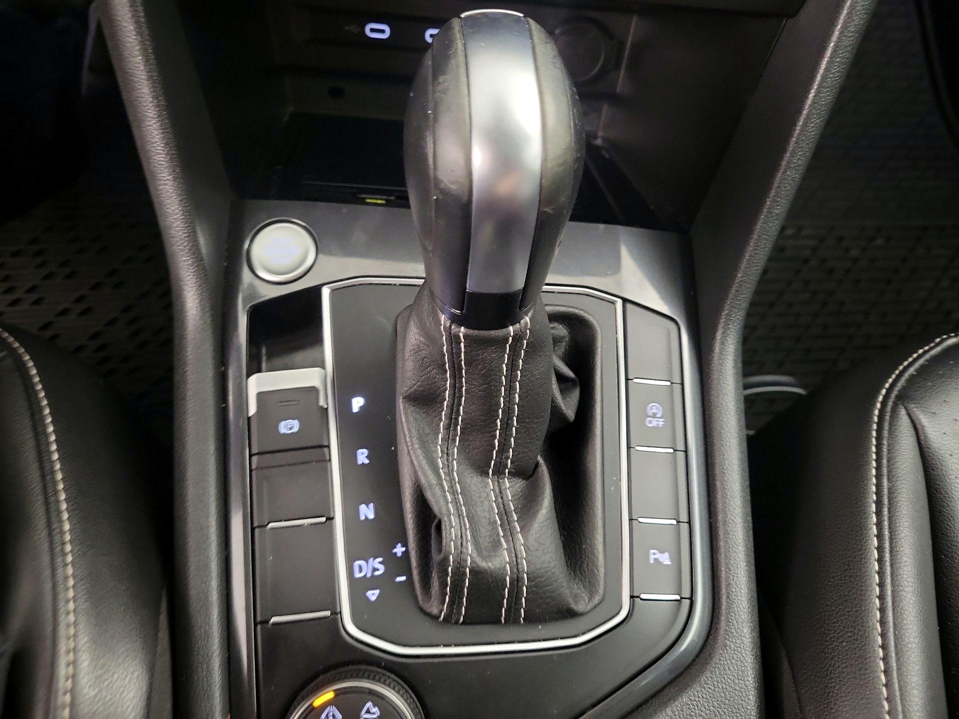 Thumbnail: 2021 Volkswagen Tiguan - 18