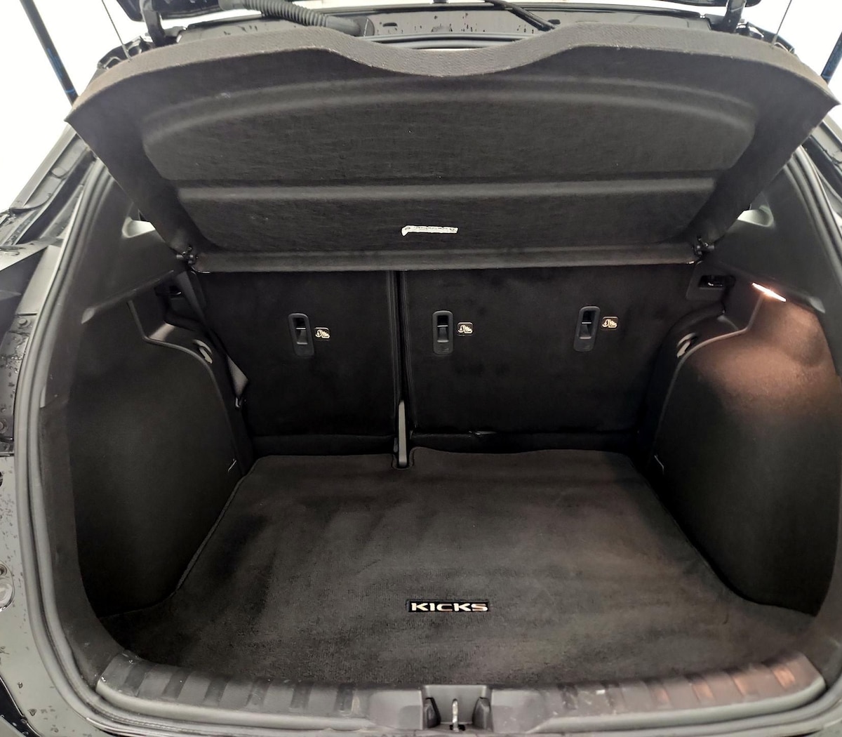 Trunk/Cargo (Seats Up)