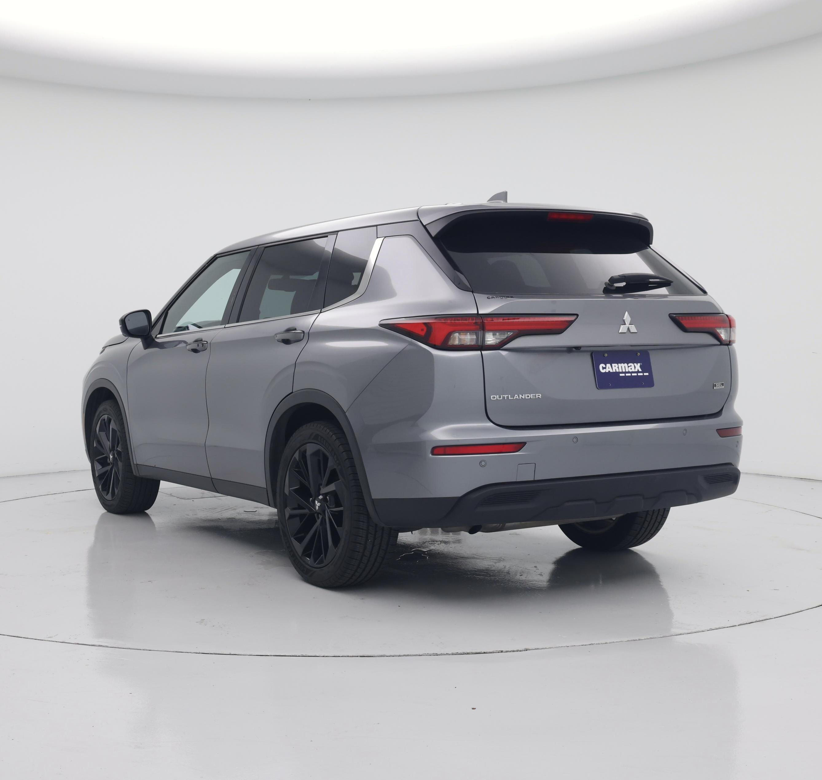 Thumbnail: 2023 Mitsubishi Outlander - 2