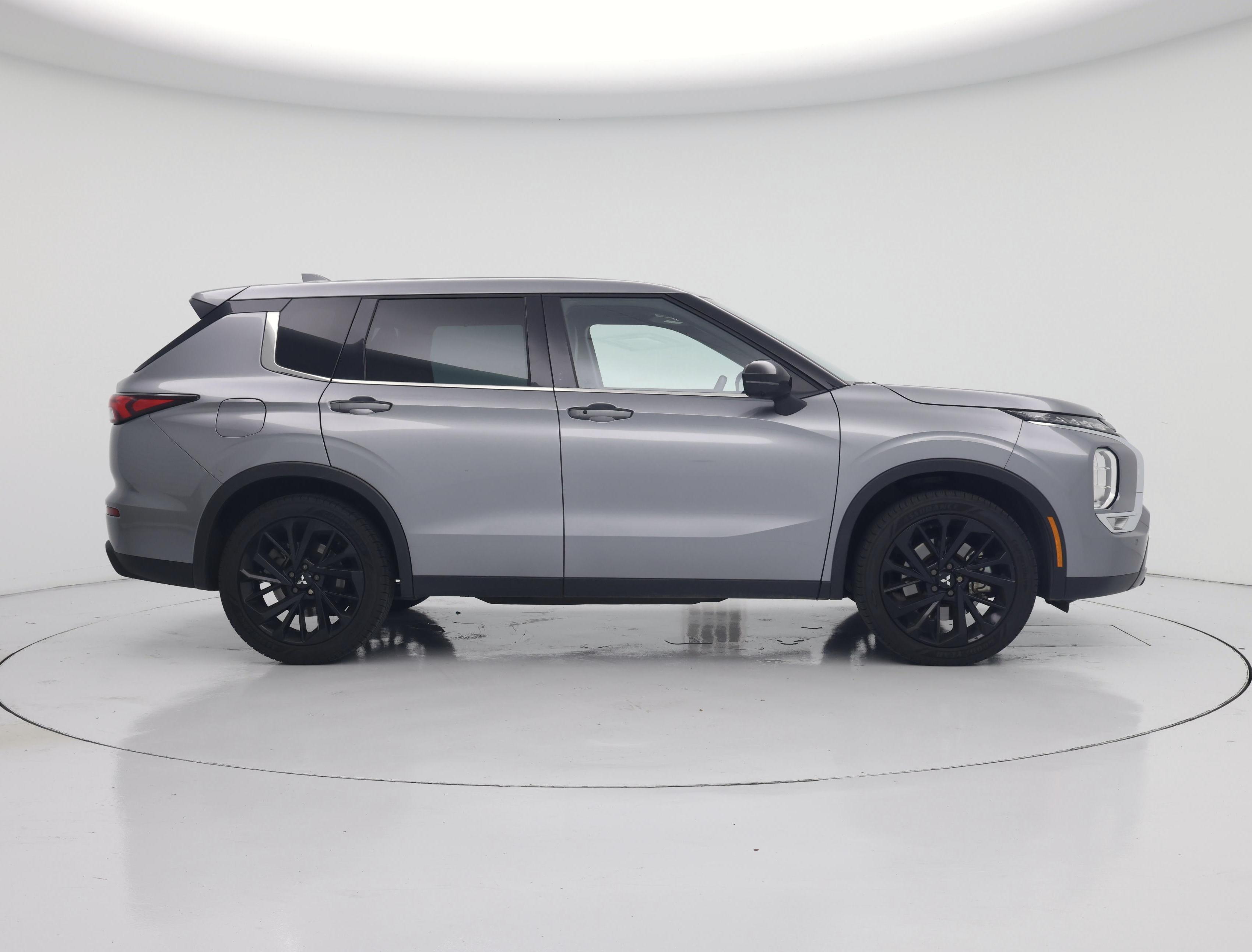 Thumbnail: 2023 Mitsubishi Outlander - 7