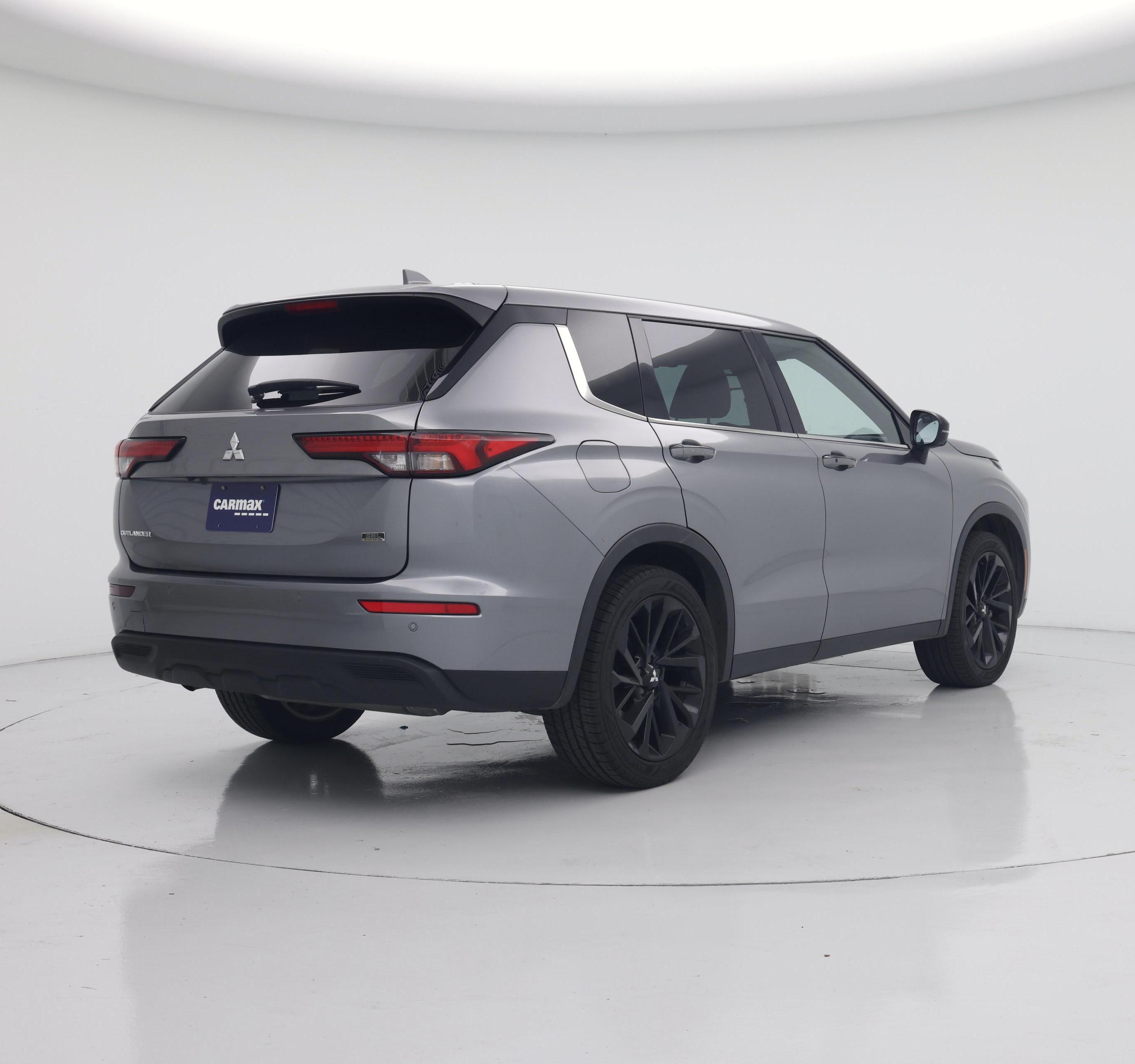 Thumbnail: 2023 Mitsubishi Outlander - 8