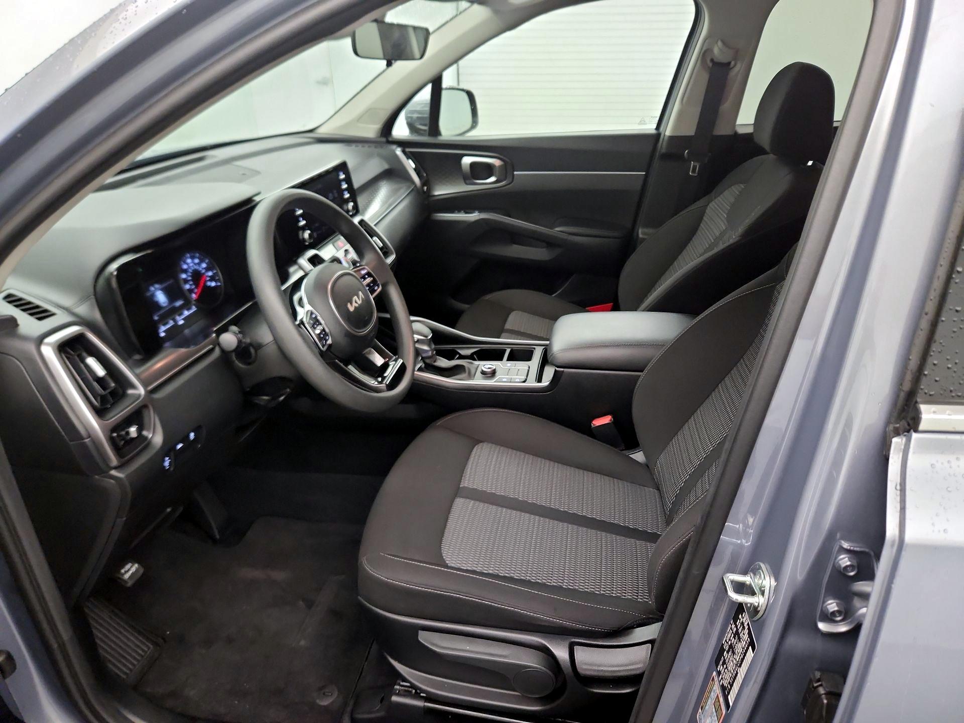Thumbnail: 2023 Kia Sorento - 11