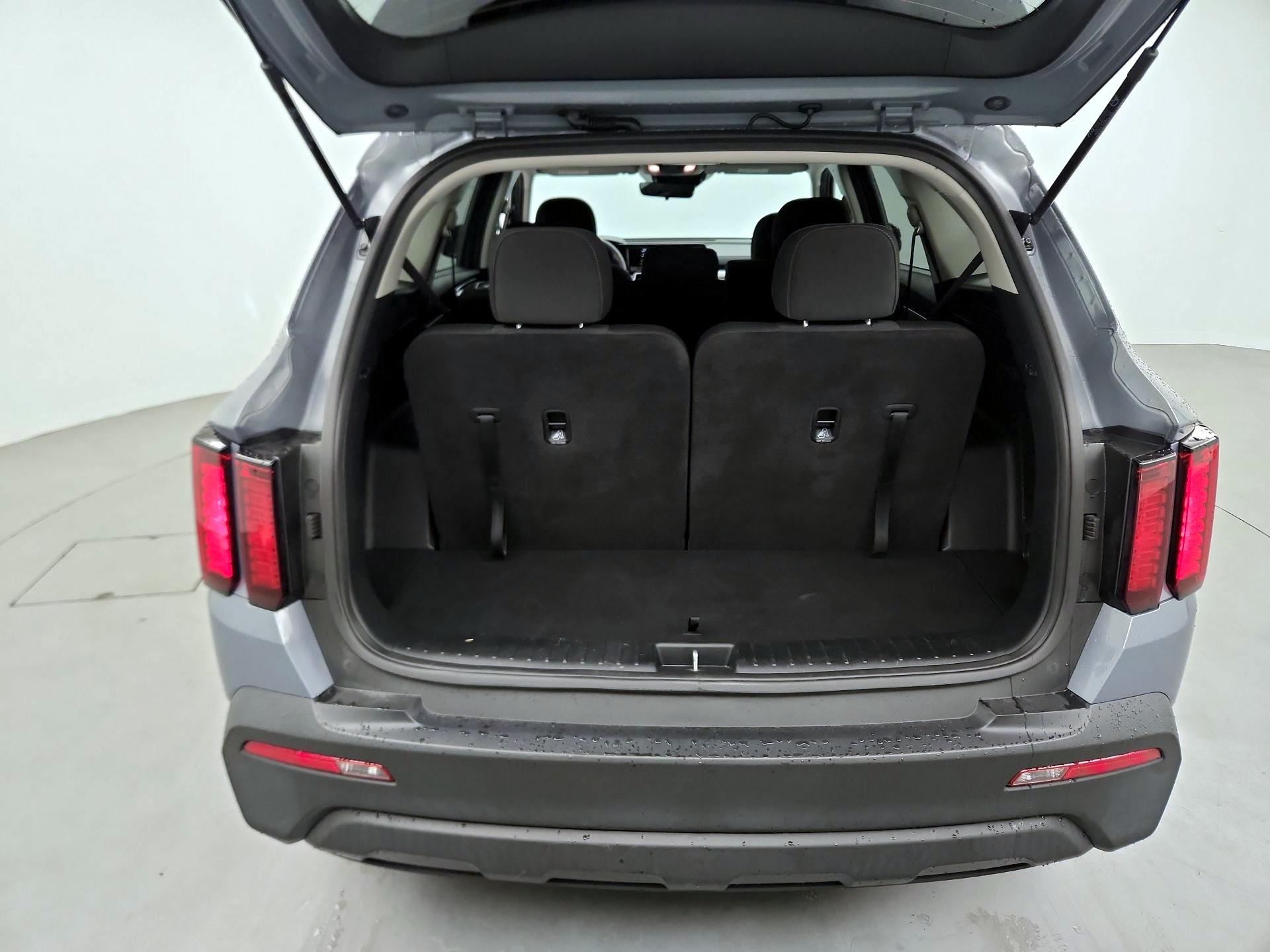 Thumbnail: 2023 Kia Sorento - 20