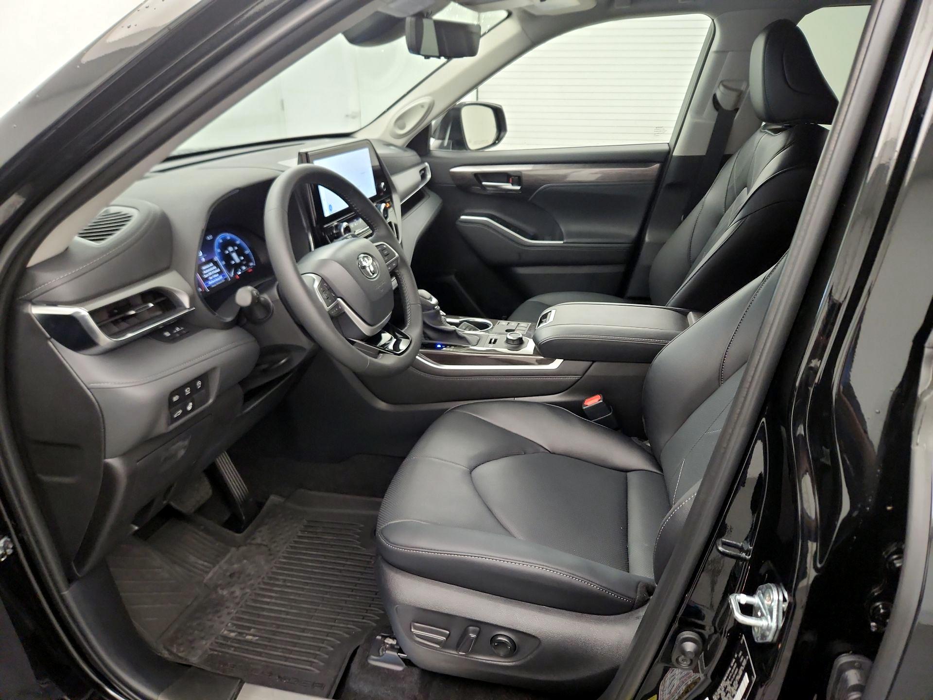 Thumbnail: 2026 Toyota Highlander - 11