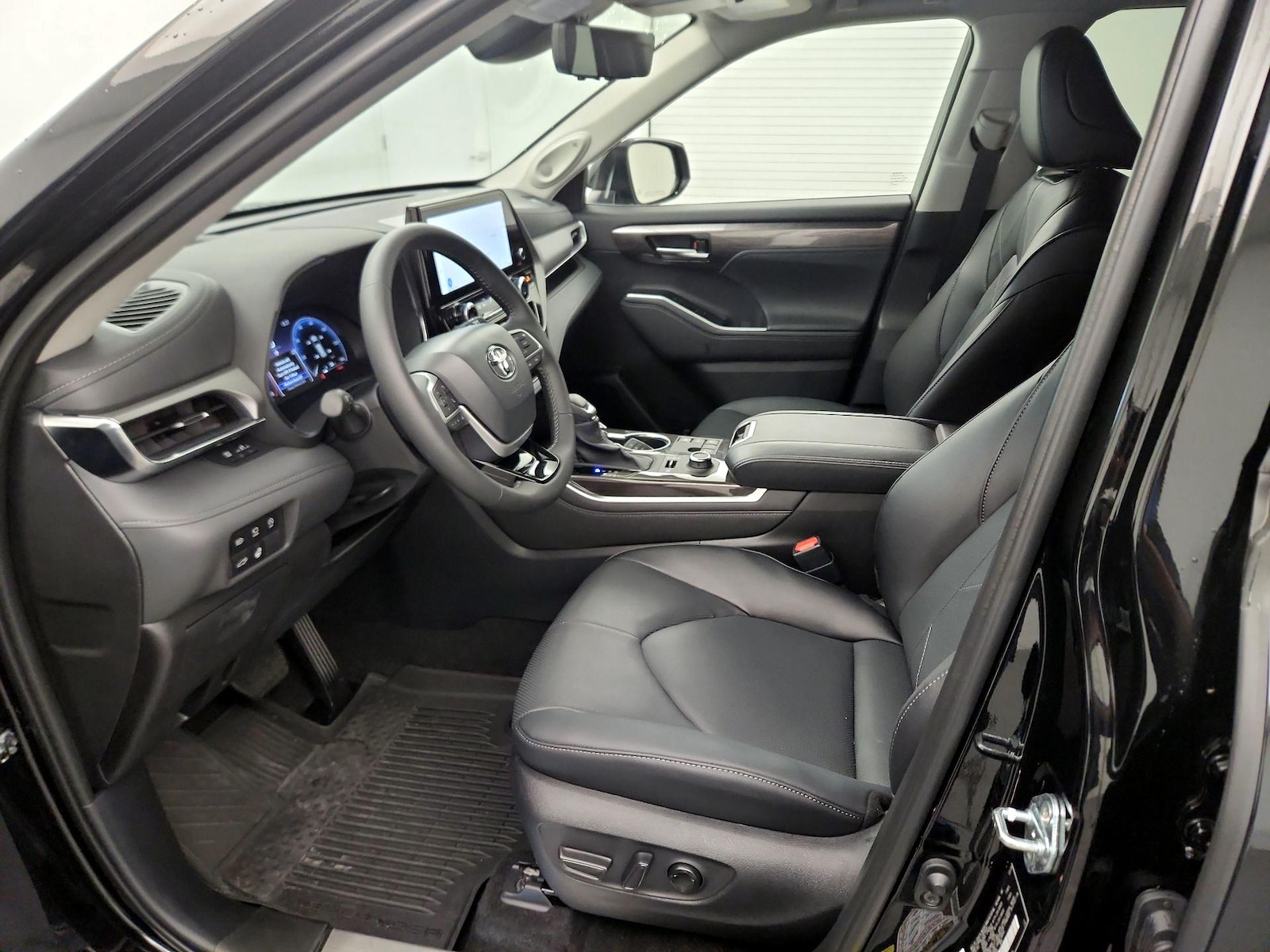 2026 Toyota Highlander Platinum - Photo 12