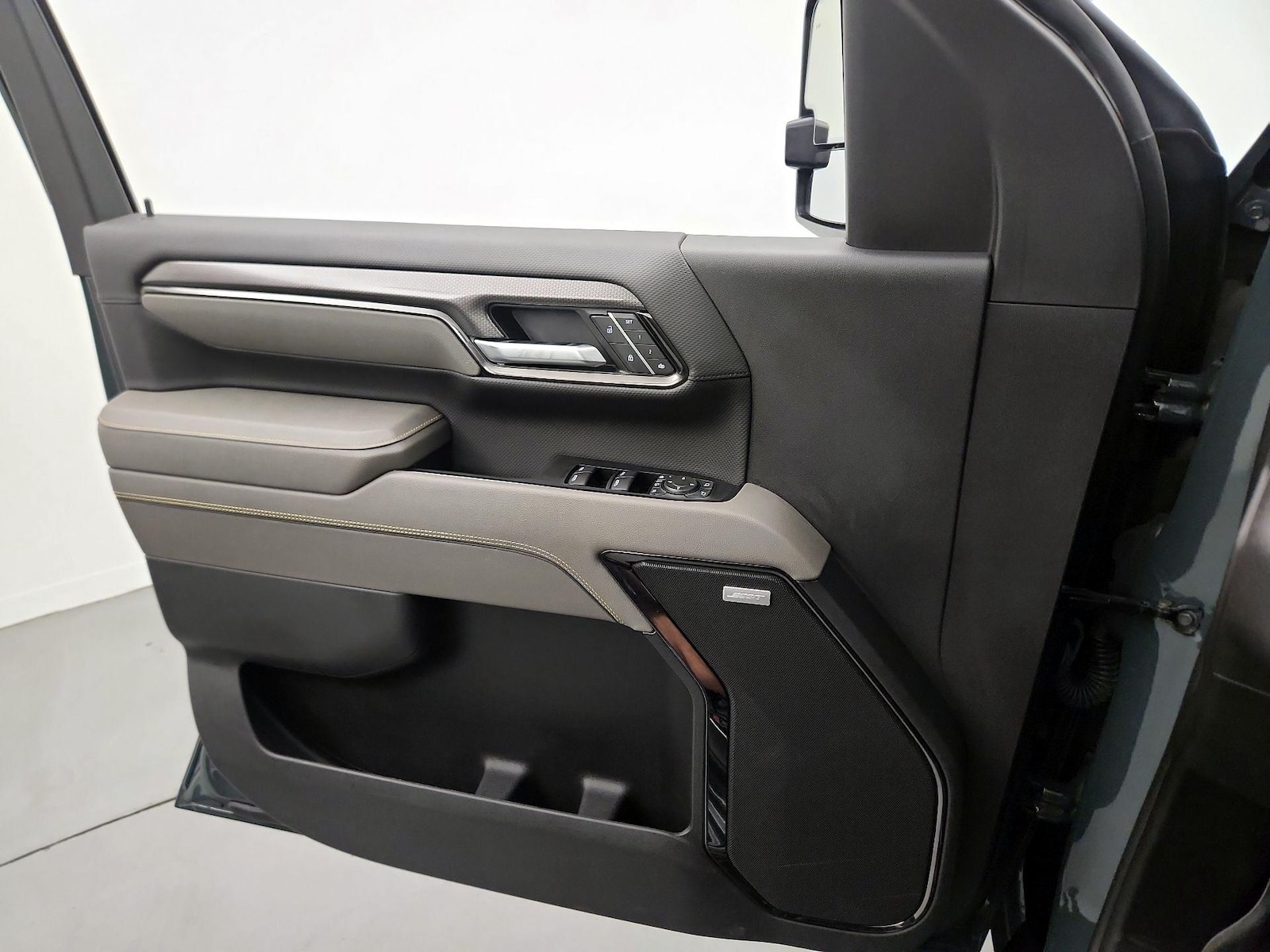 2025 Chevrolet Silverado 2500HD ZR2 - Photo 13