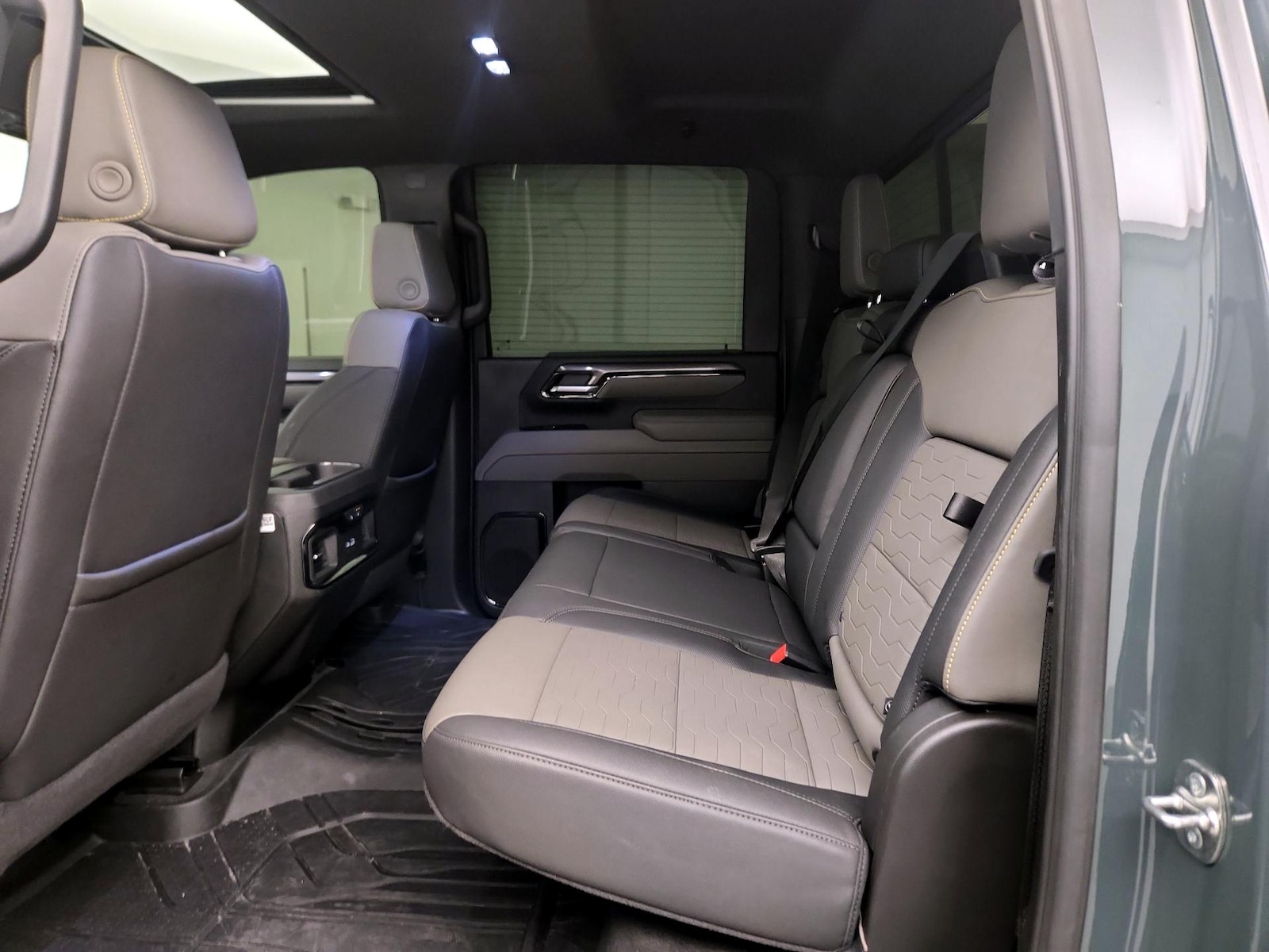 2025 Chevrolet Silverado 2500HD ZR2 - Photo 22