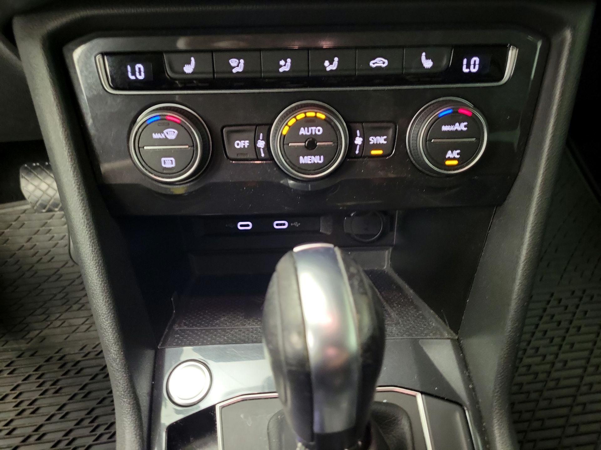 Thumbnail: 2021 Volkswagen Tiguan - 17