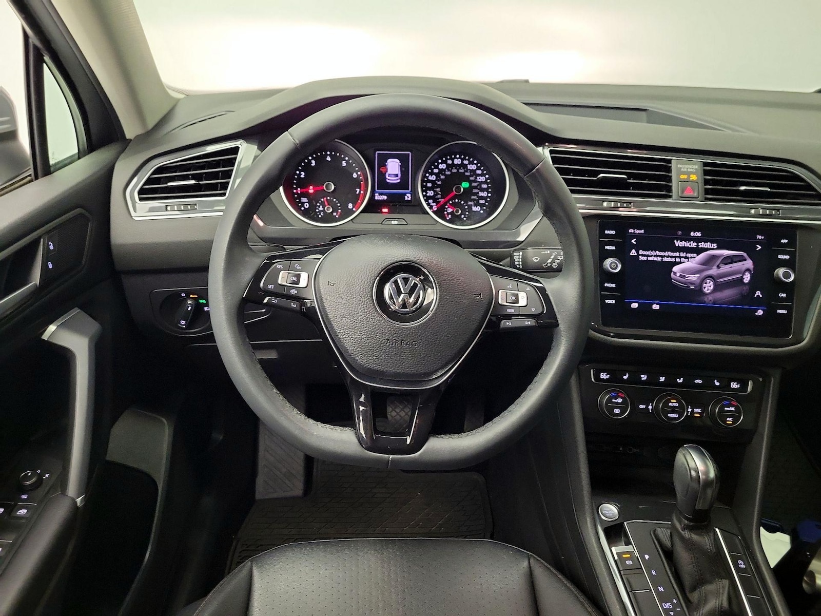 2020 Volkswagen Tiguan SE - Photo 11