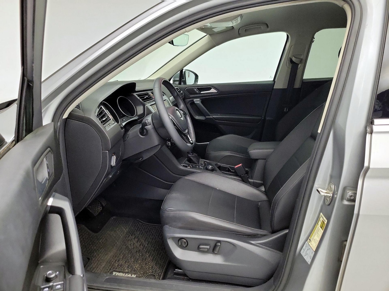 2020 Volkswagen Tiguan SE - Photo 12
