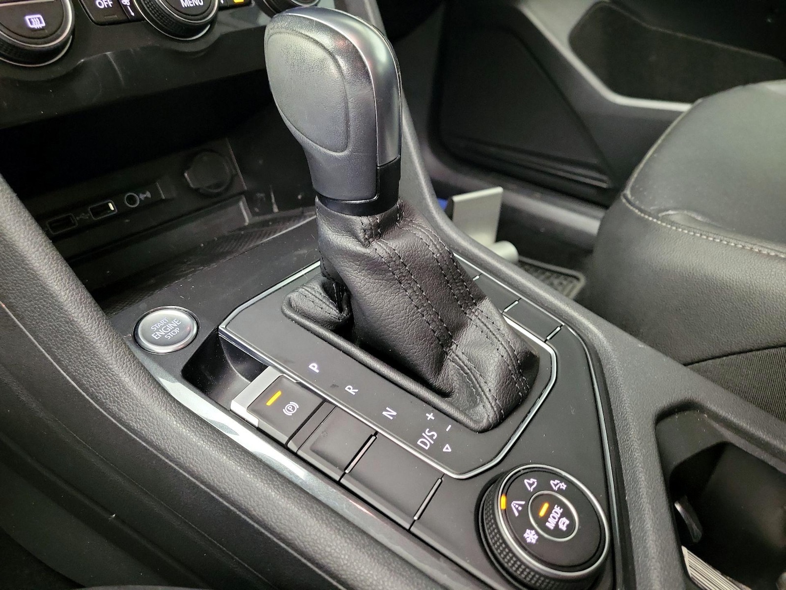 2020 Volkswagen Tiguan SE - Photo 18