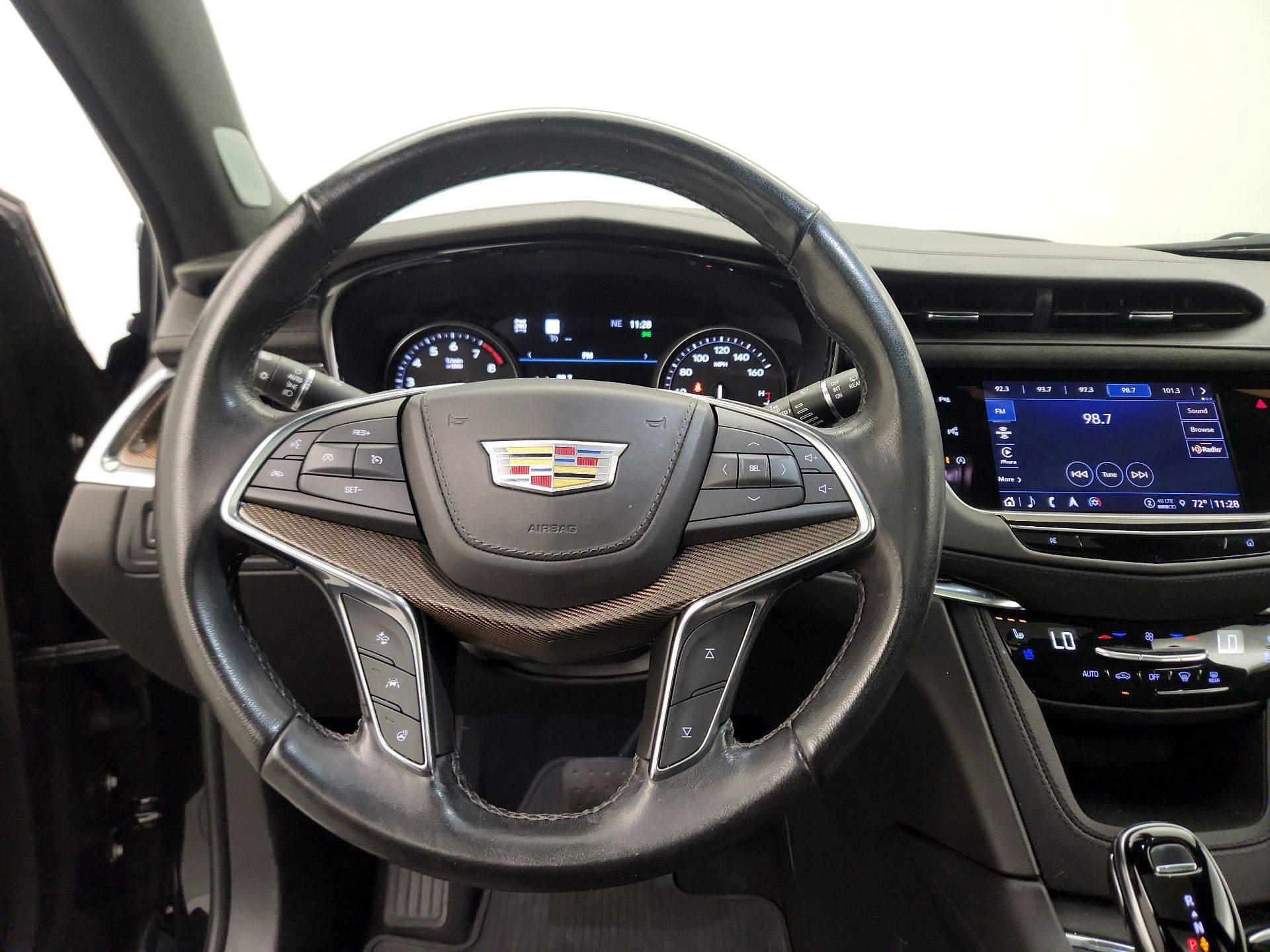 Thumbnail: 2022 Cadillac XT5 - 10