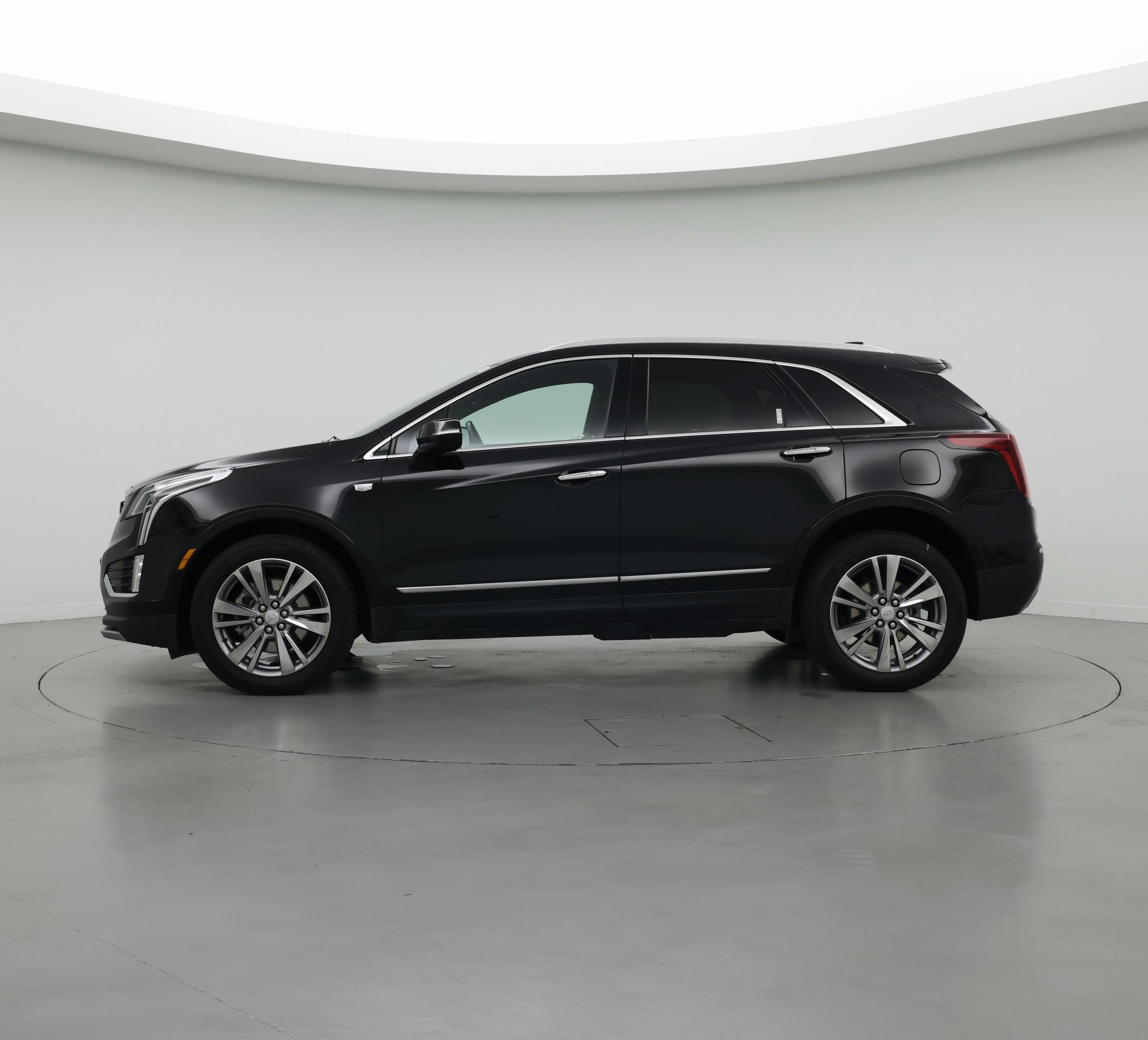 Thumbnail: 2022 Cadillac XT5 - 3