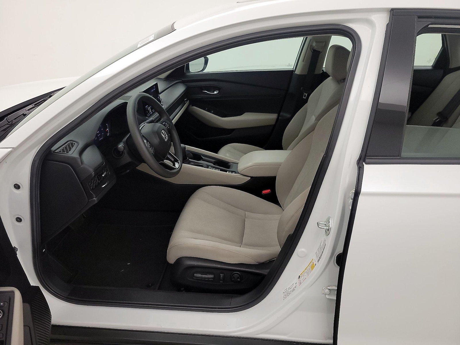 2025 Honda Accord SE - Photo 12
