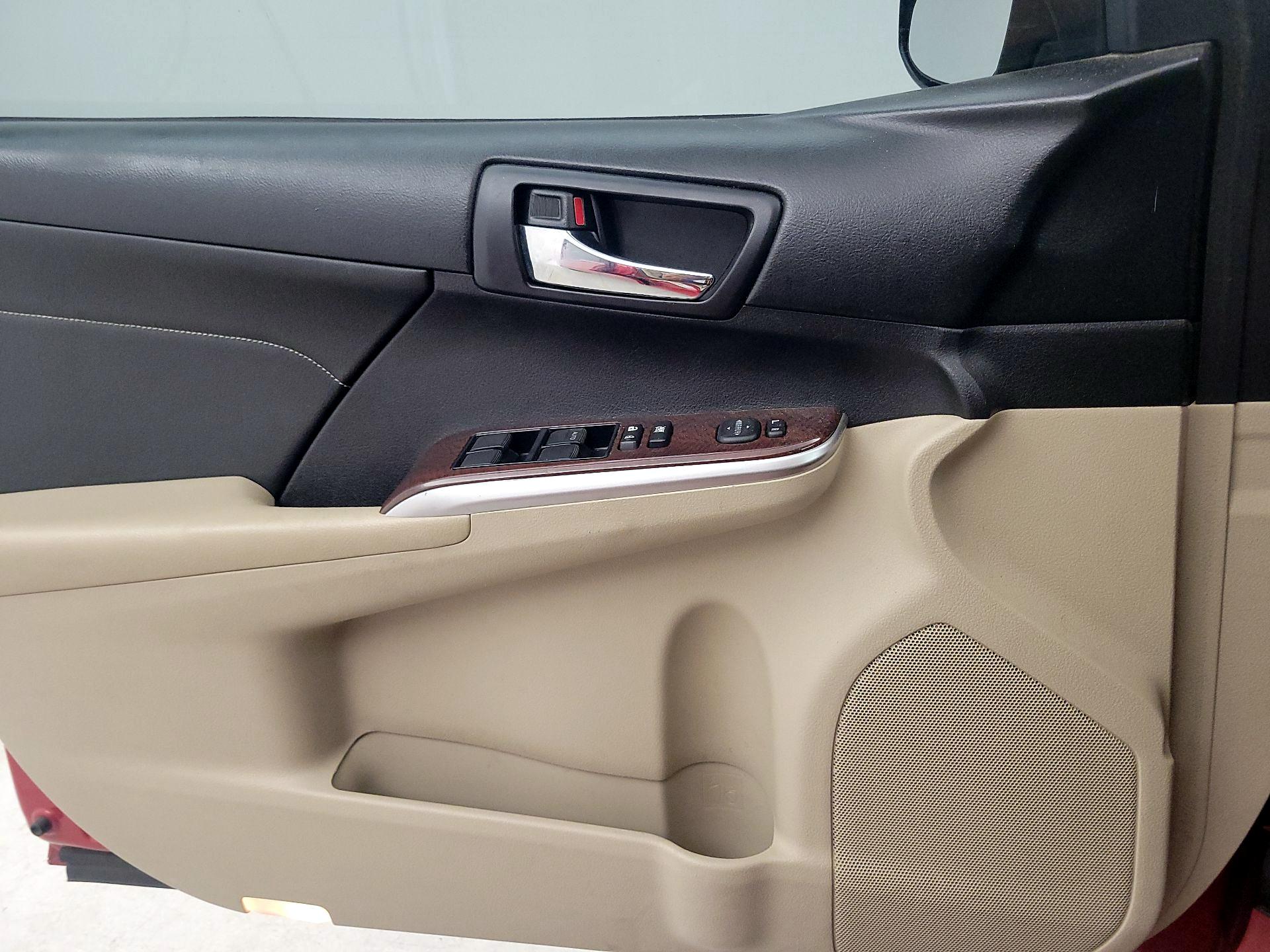 Thumbnail: 2014 Toyota Camry - 12