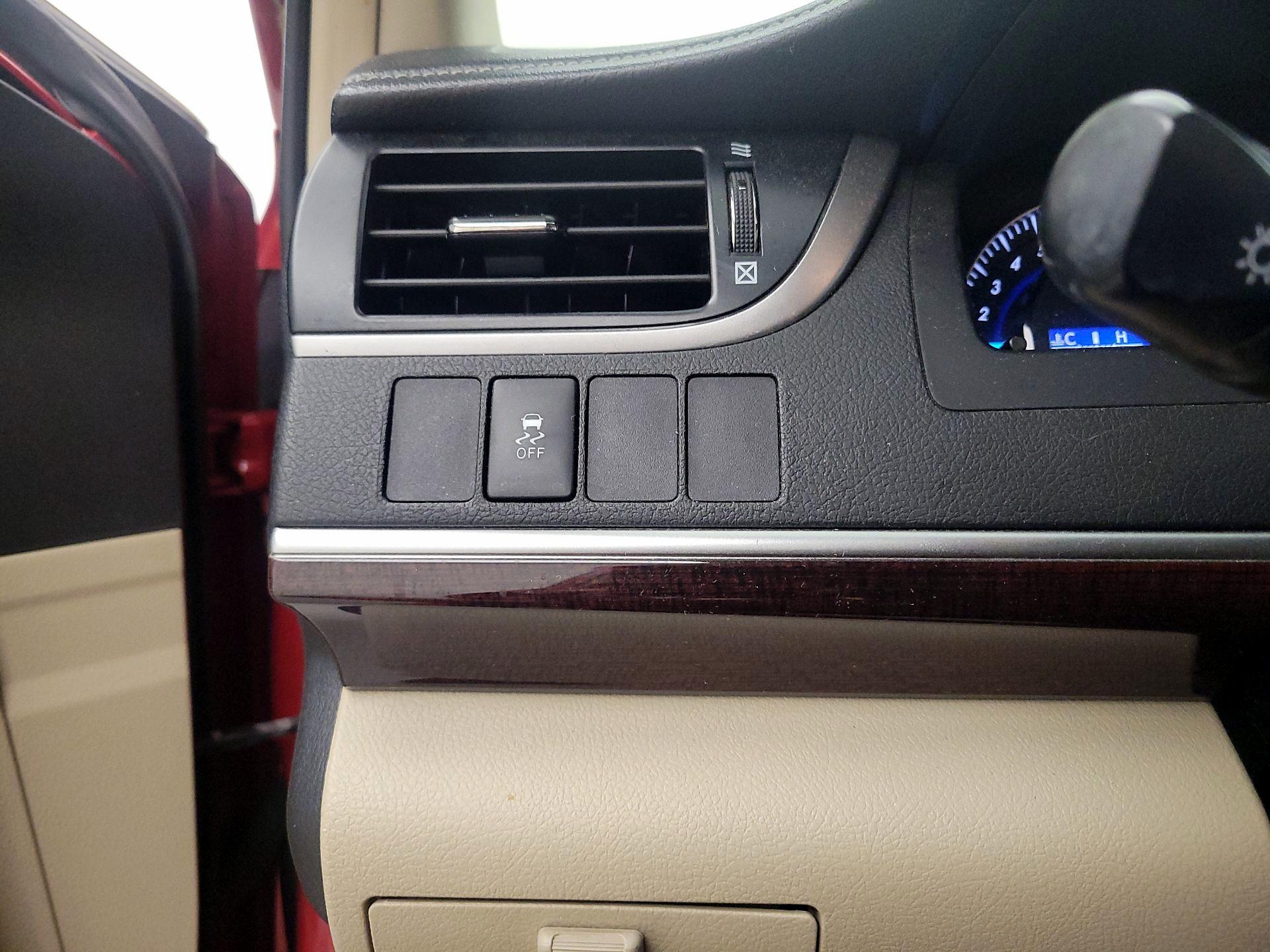 Thumbnail: 2014 Toyota Camry - 13